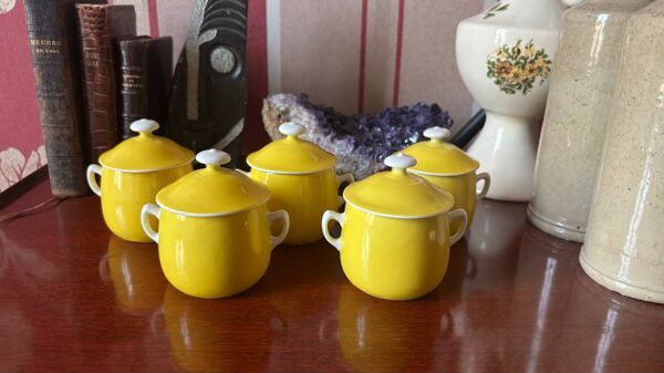 5 petits pots à crème en porcelaine fine