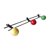 Vestiaire porte manteau acier pateres boules bois