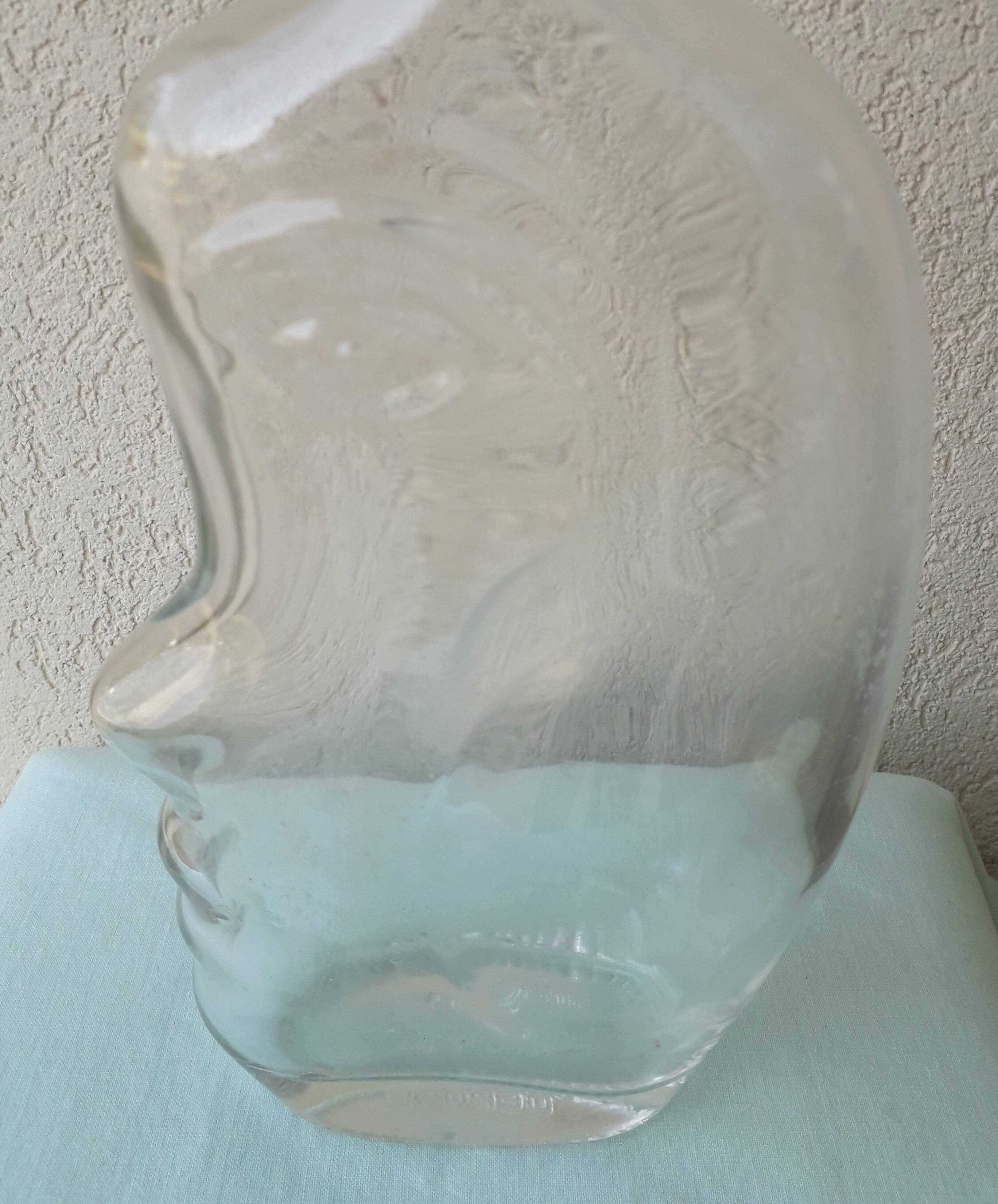 Bouteille anthropomorphe en verre