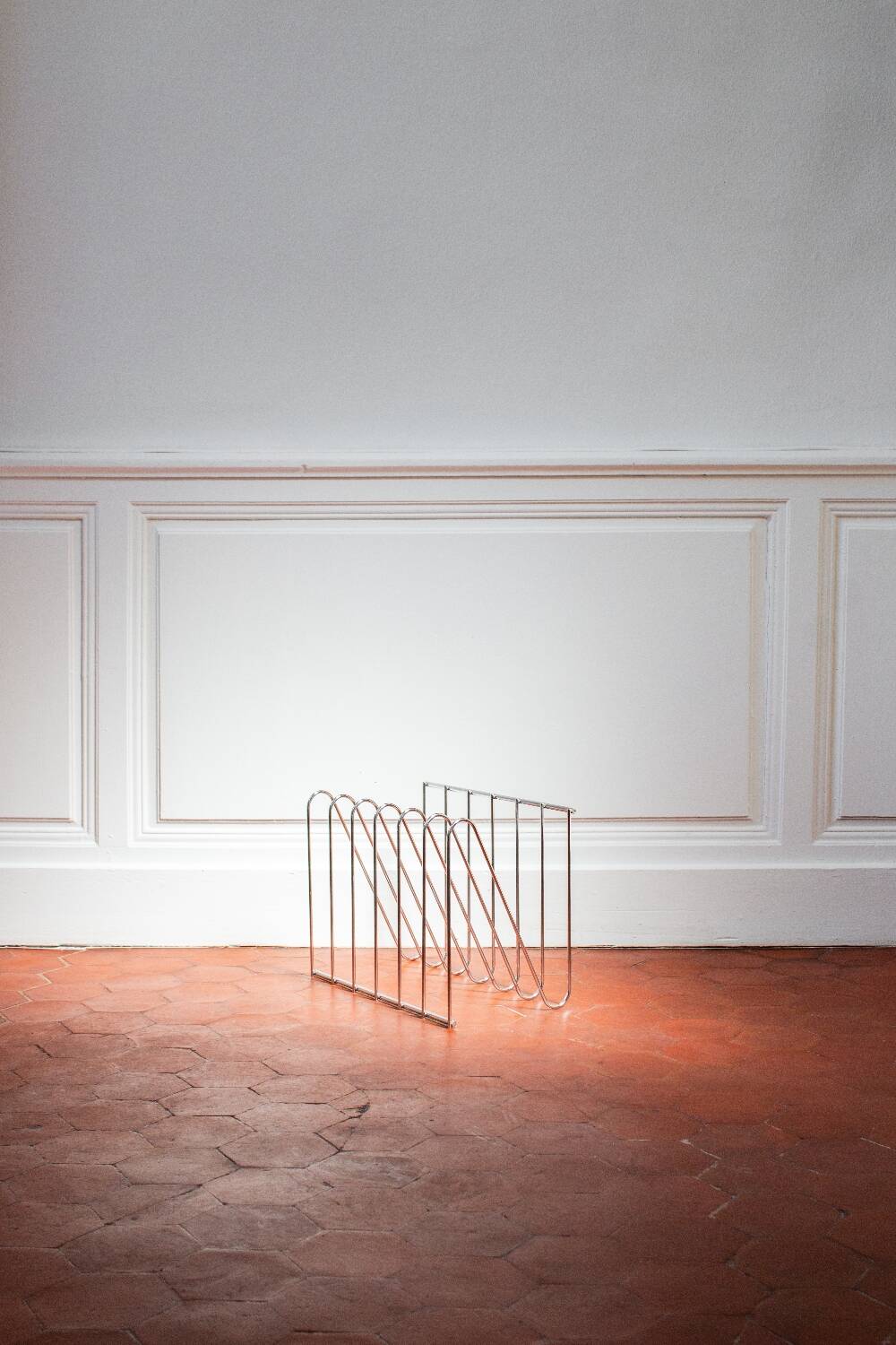 Vinyl magazine rack Z by François Arnal