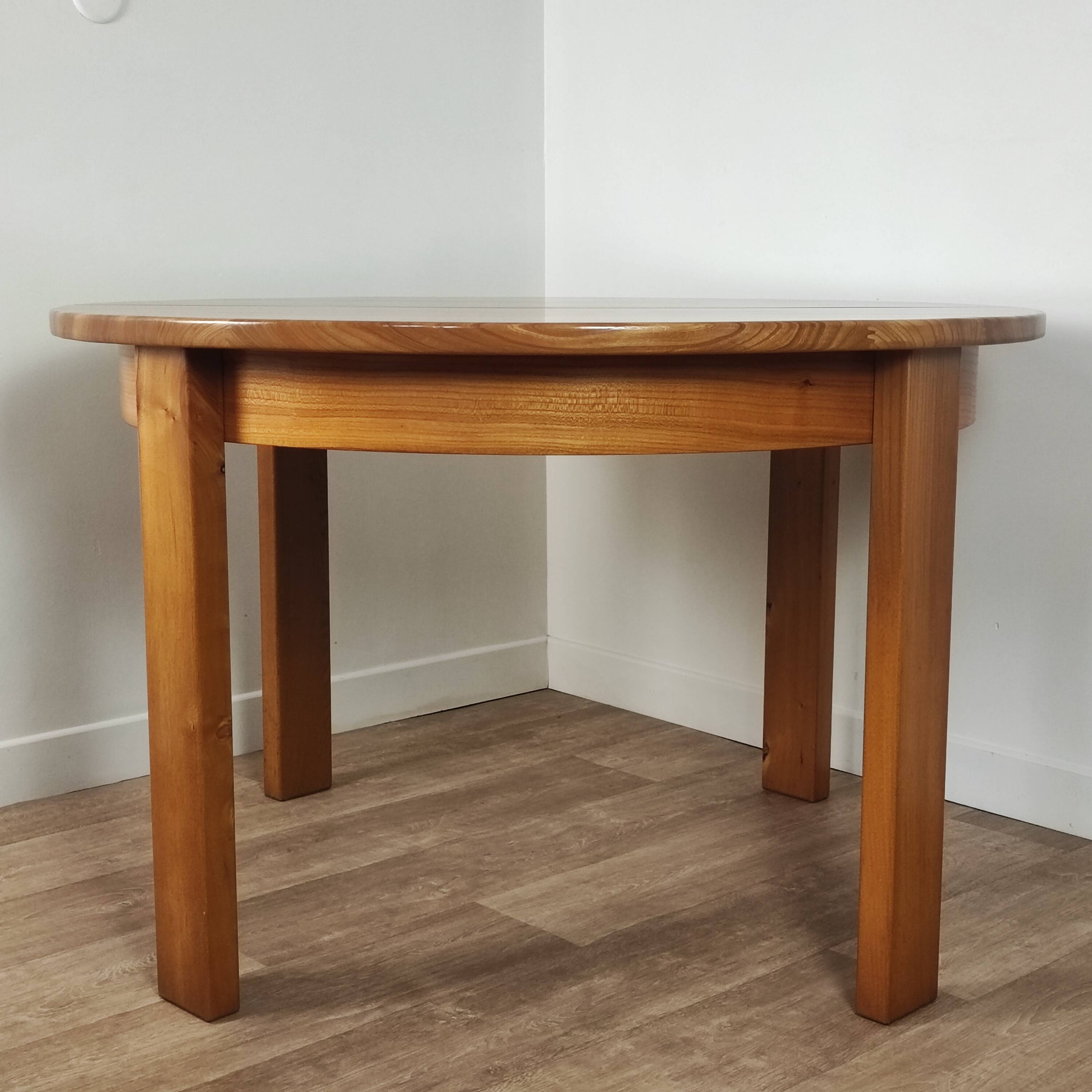 Round extendable elm table