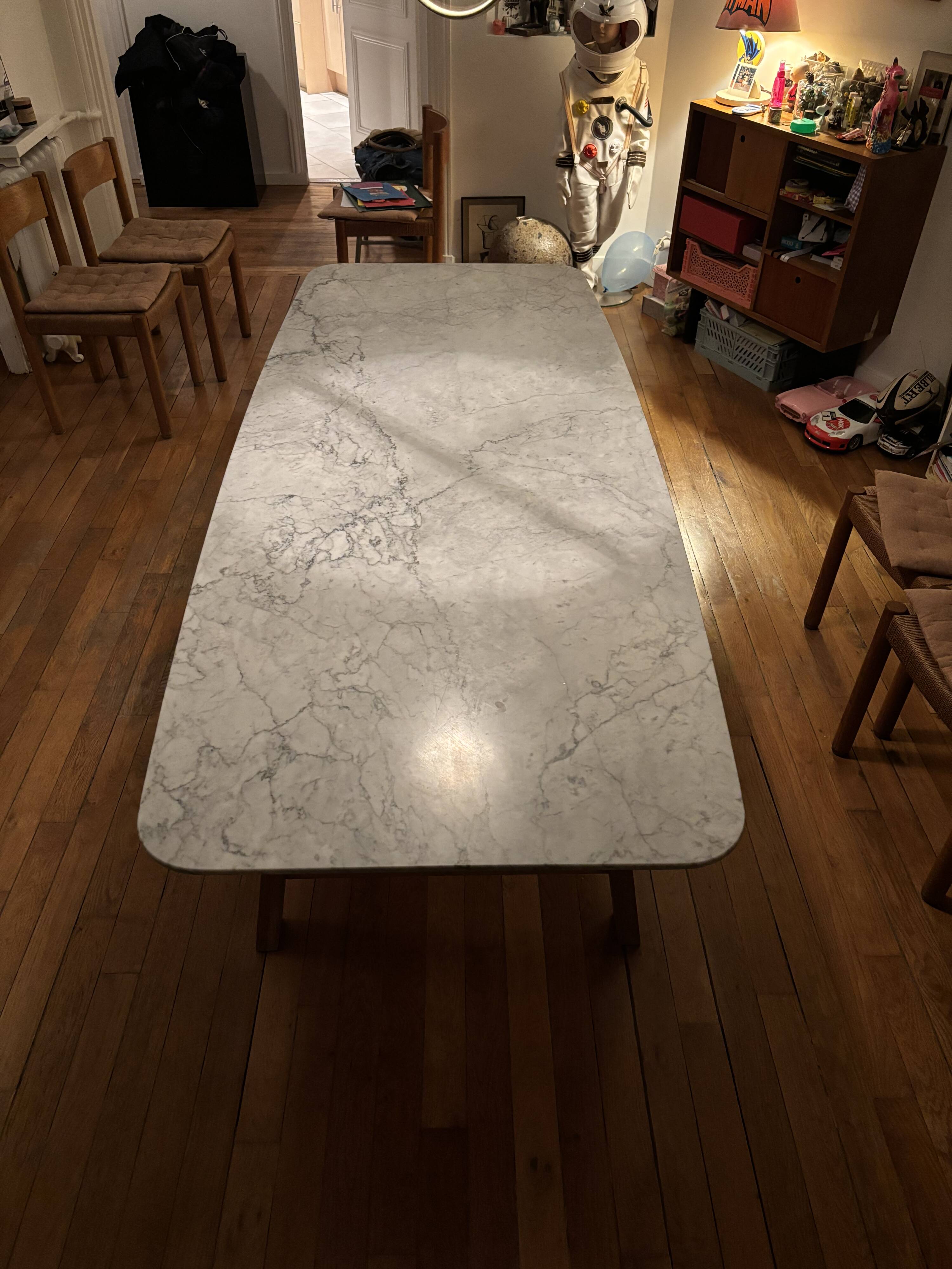 Marble table buondi