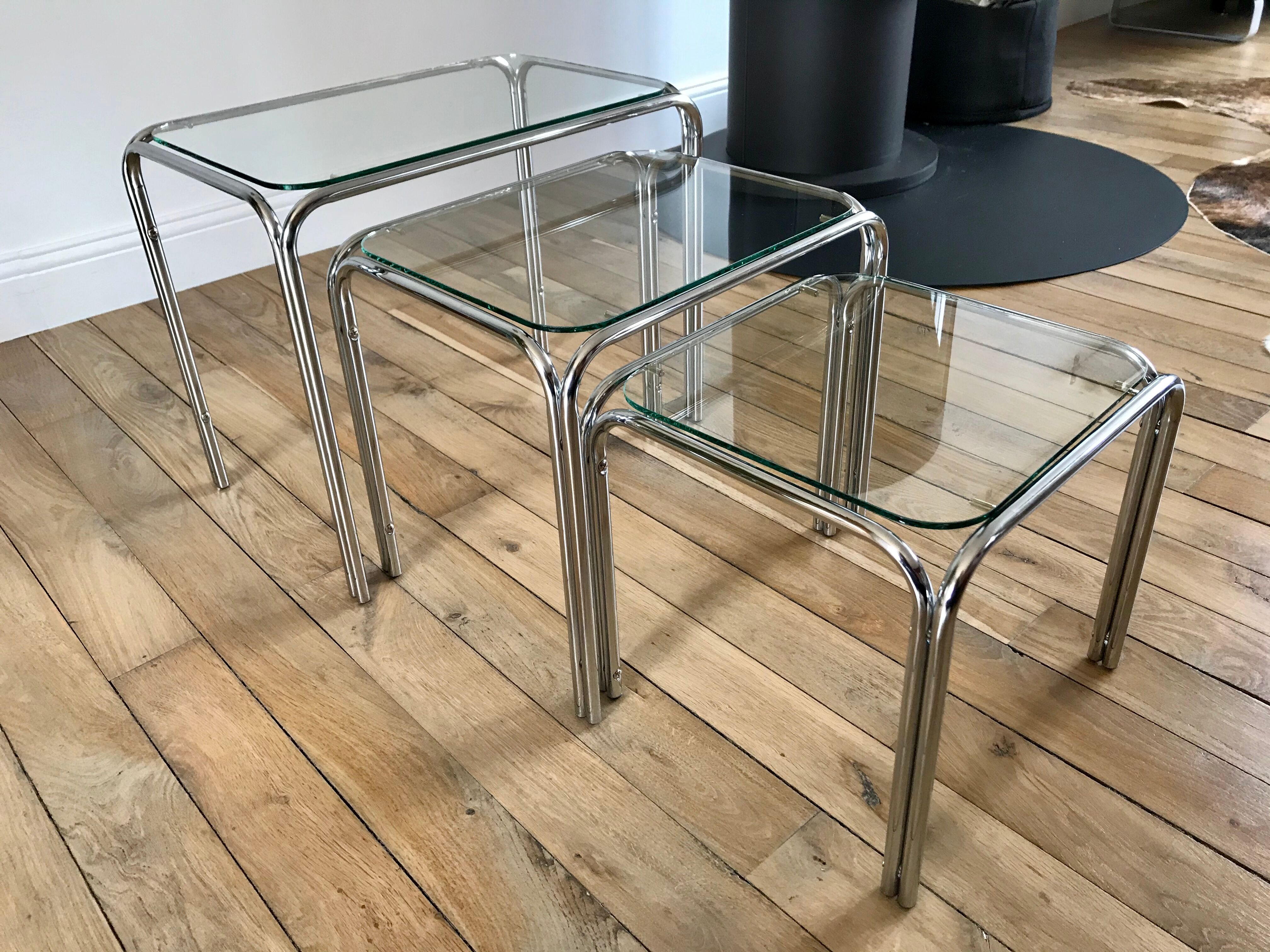Trio of pull-out coffee tables in glass and chrome metal 70s