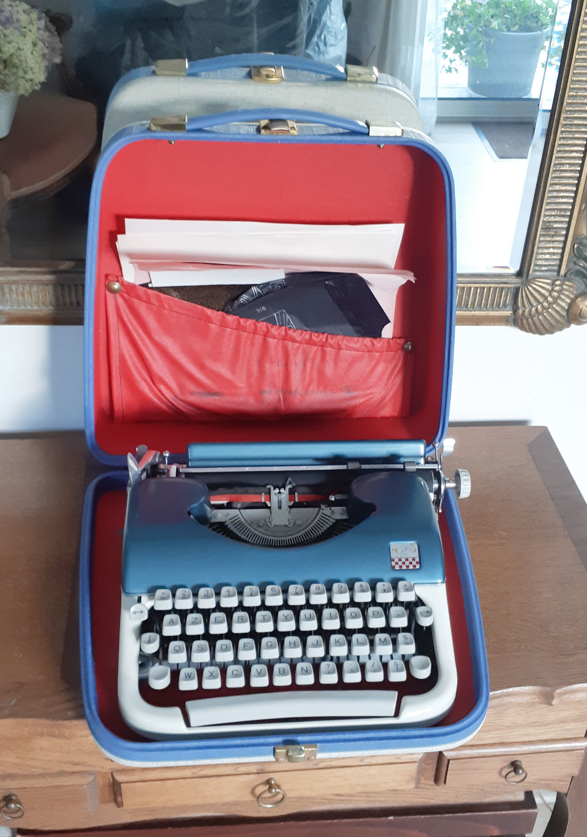 Functional blue typewriter