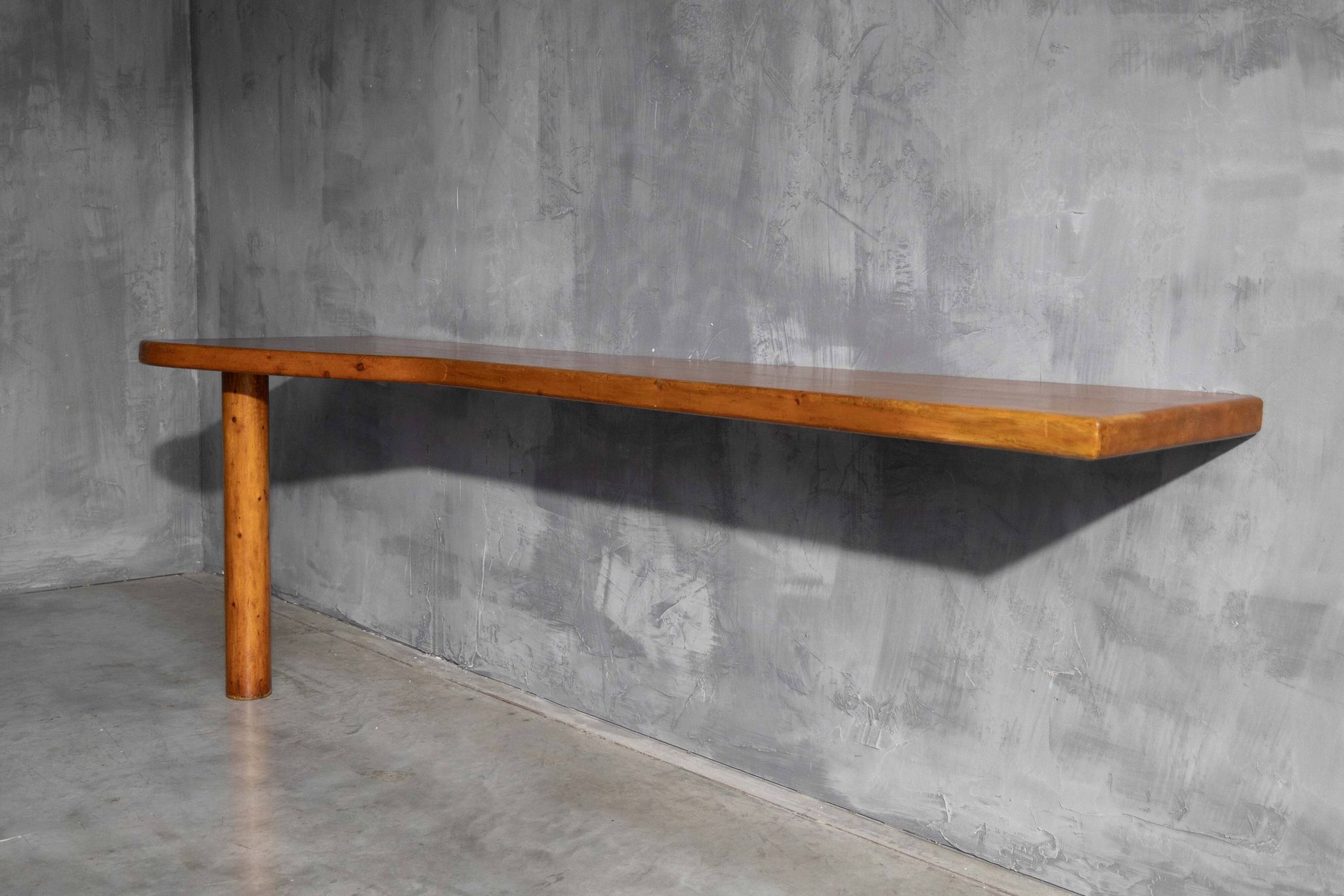 Table console par Charlotte Perriand, France, années 1950.