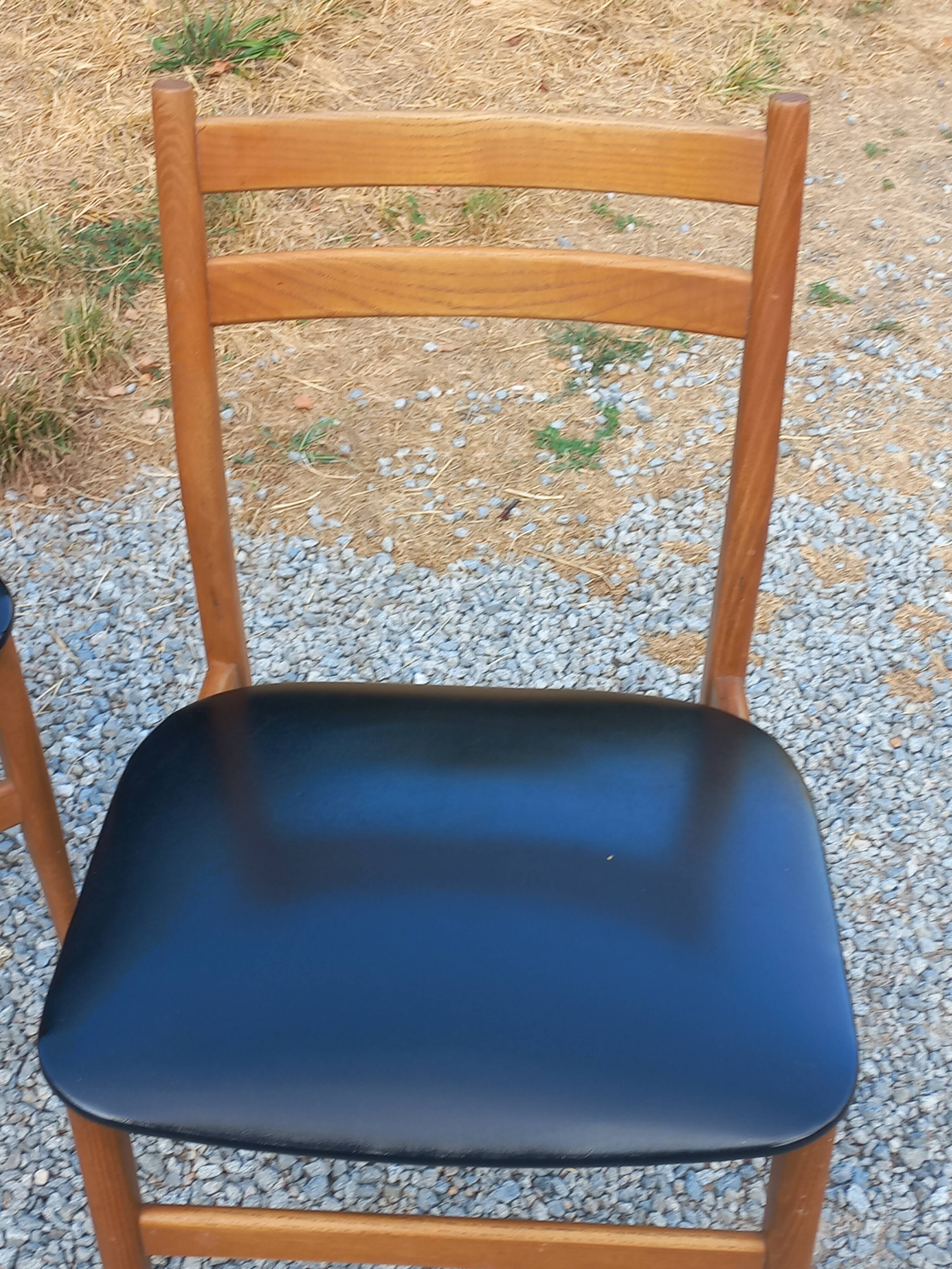 Set of 4 Scandinavian-style teak chairs from the 1970s.