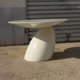 Table à manger en résine laquée