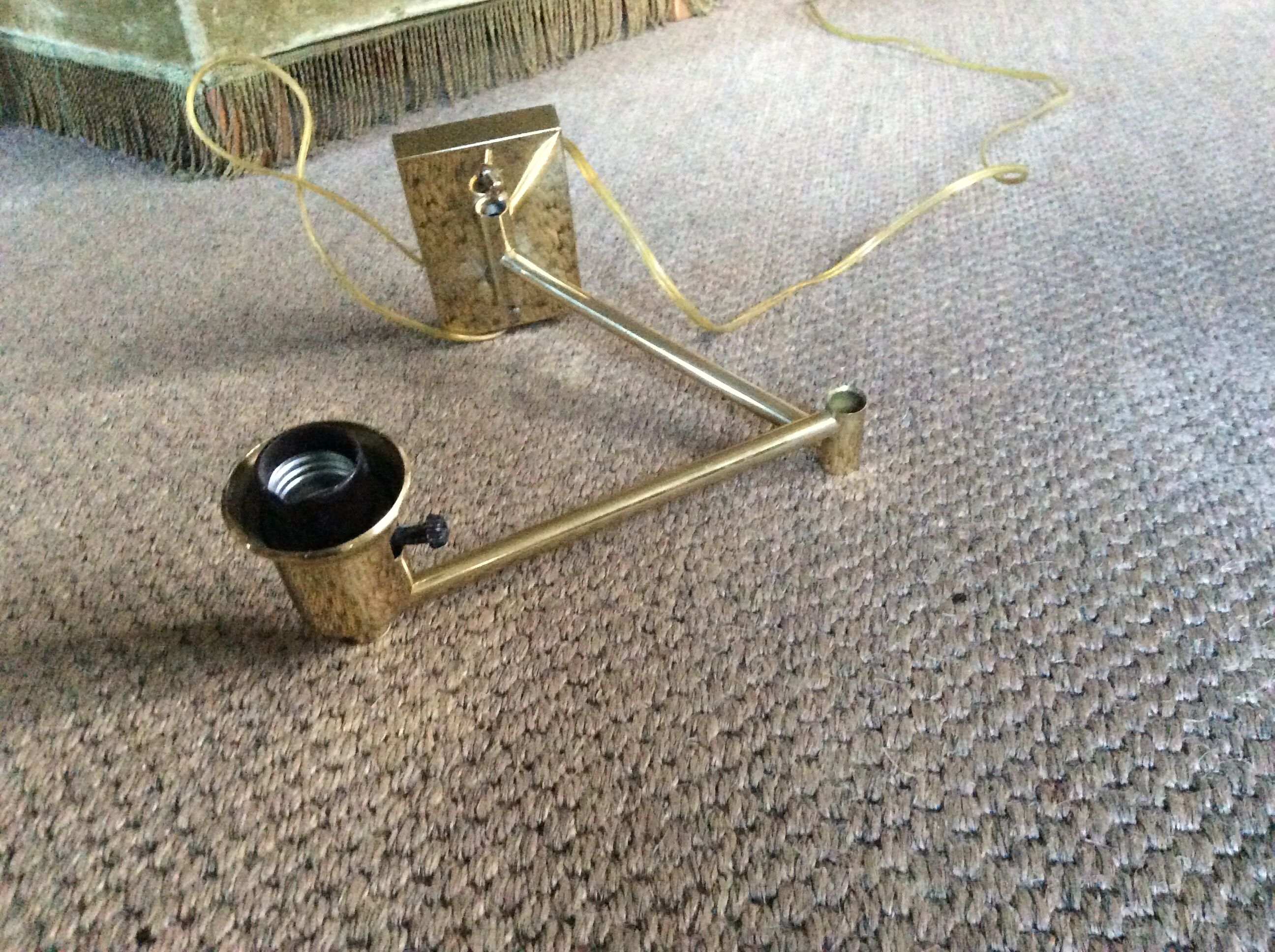 Wall lamp in gold metal