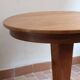 Table ronde en frêne, pied central mouluré, art déco
