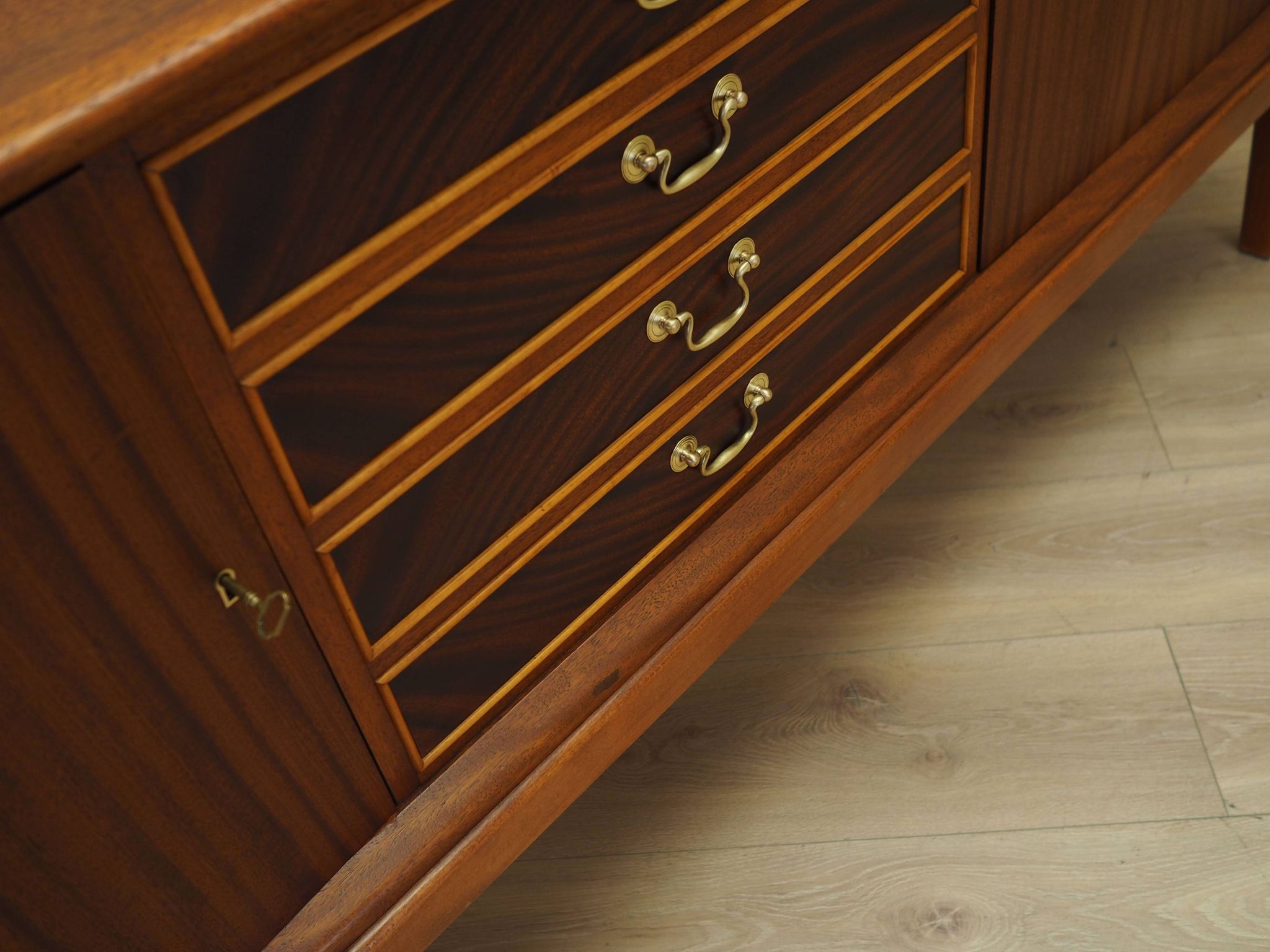 Enfilade en acajou, design danois, années 1970, production : Danemark