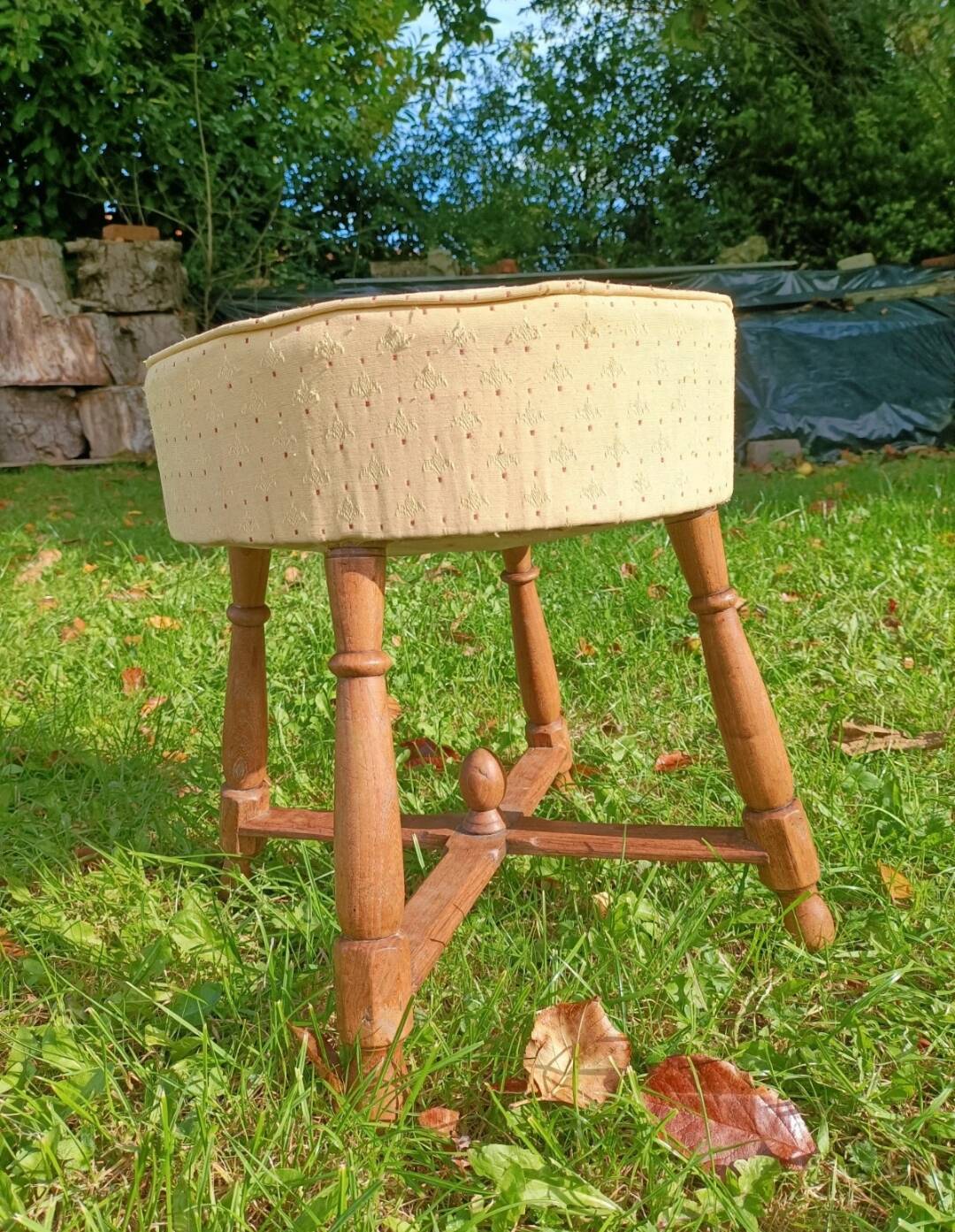 Provençal stool