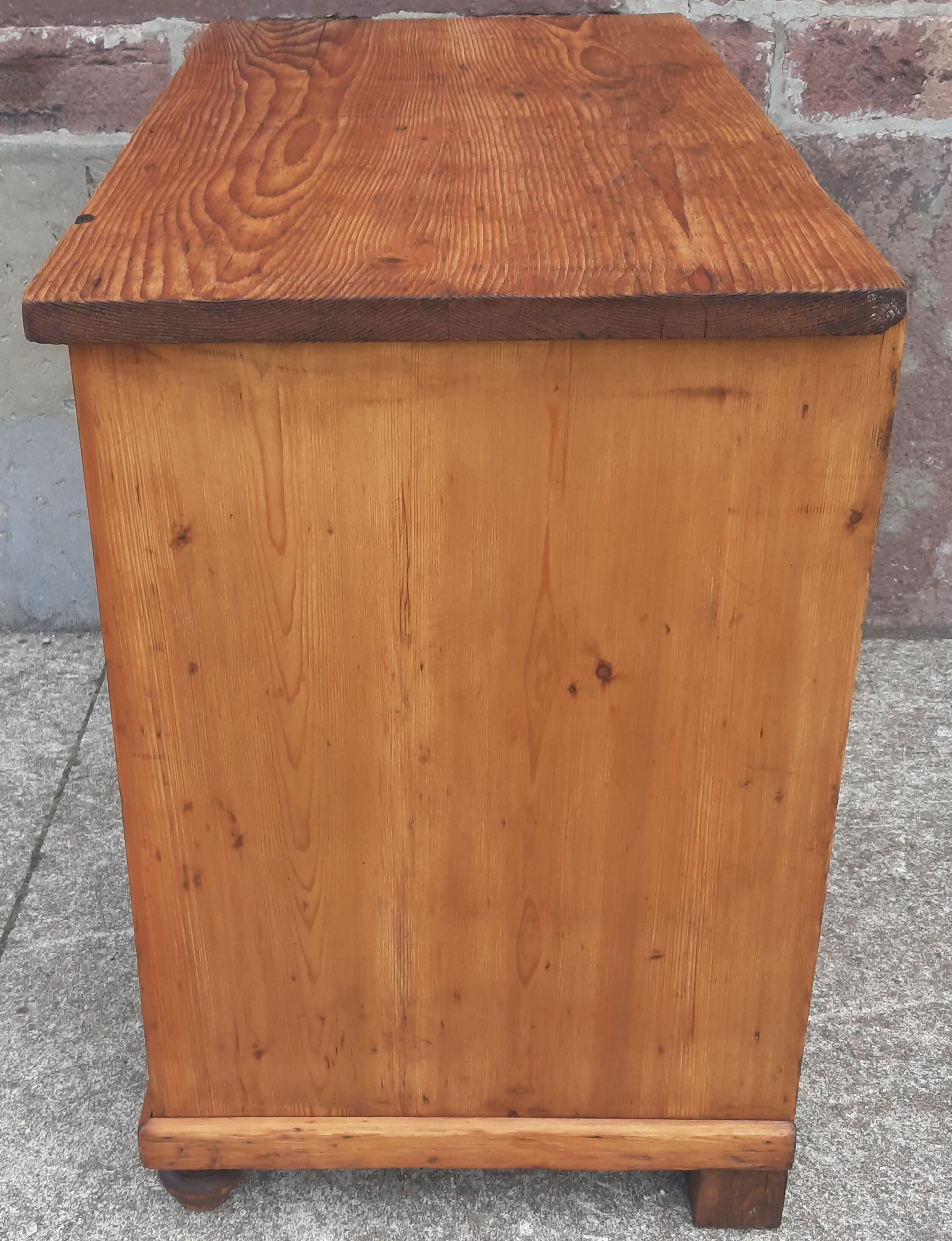 Solid pine chest of drawers