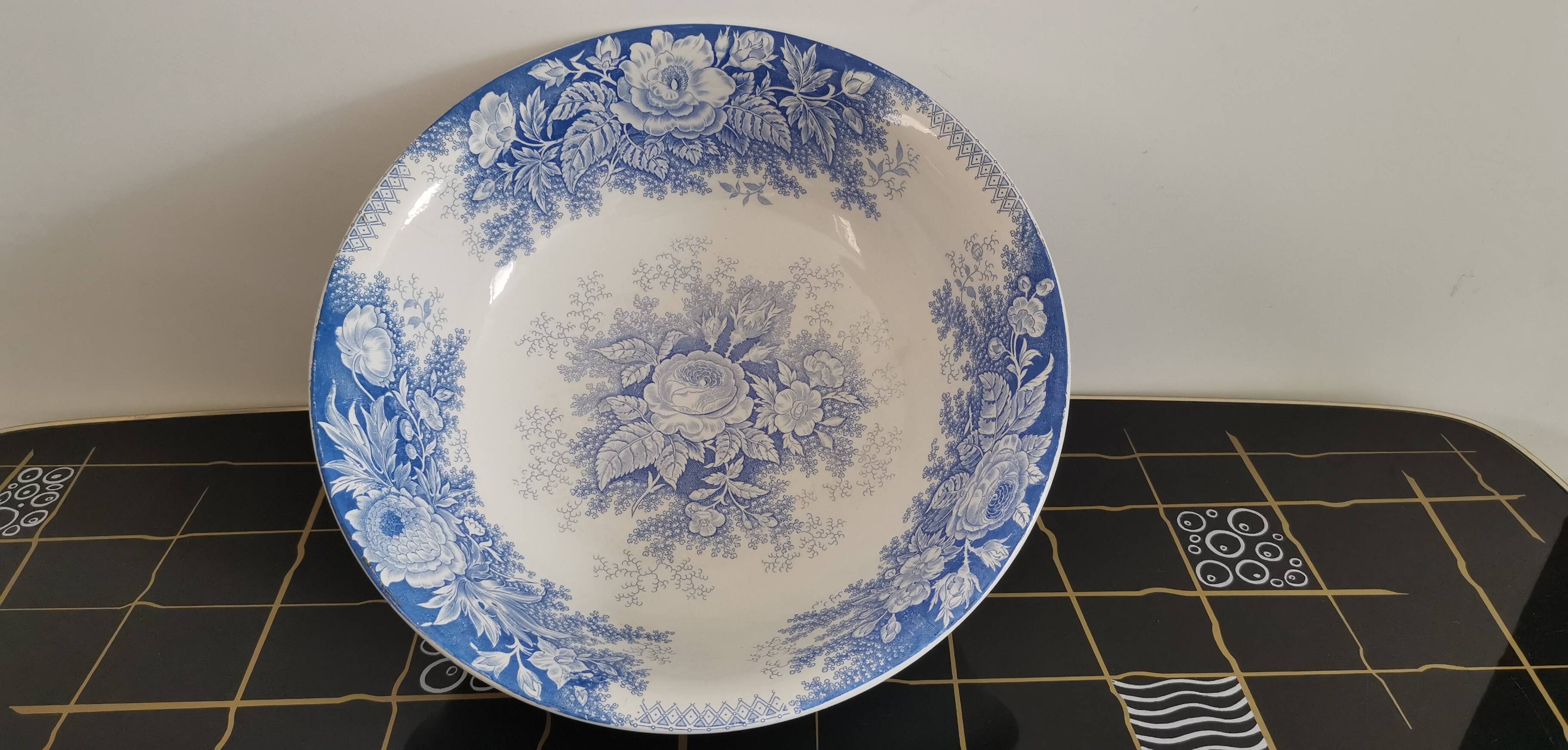 Iron earthenware salad bowl Sarreguemines U & C model "Jardinière"