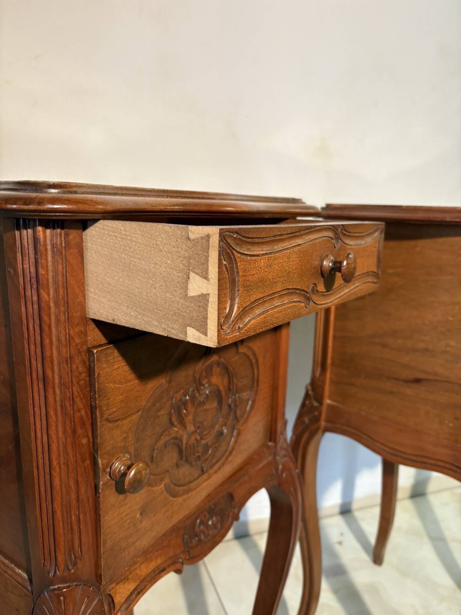 Pair of antique bedside tables with marble top and ceramic niche