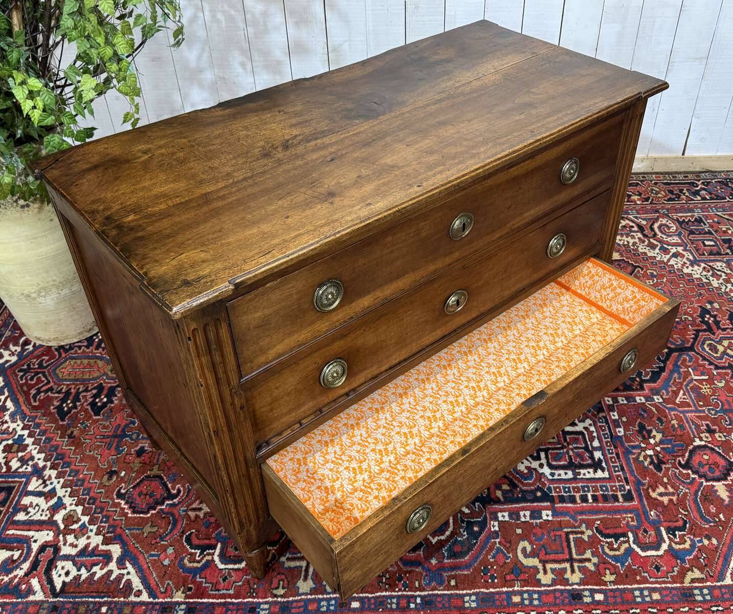 Louis XVI commode from the 18th century in walnut.