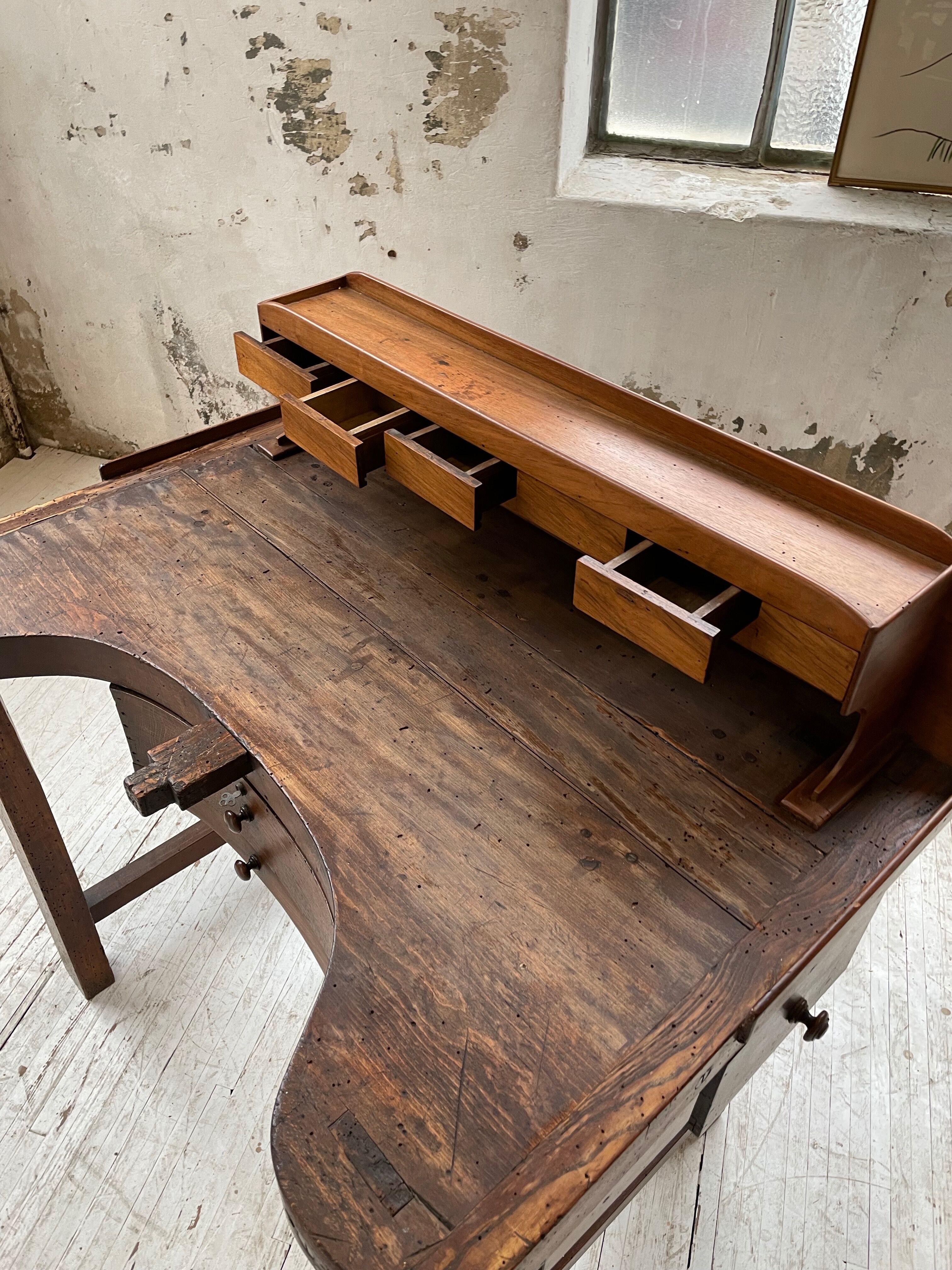 Establishment of jeweler XIXth oak