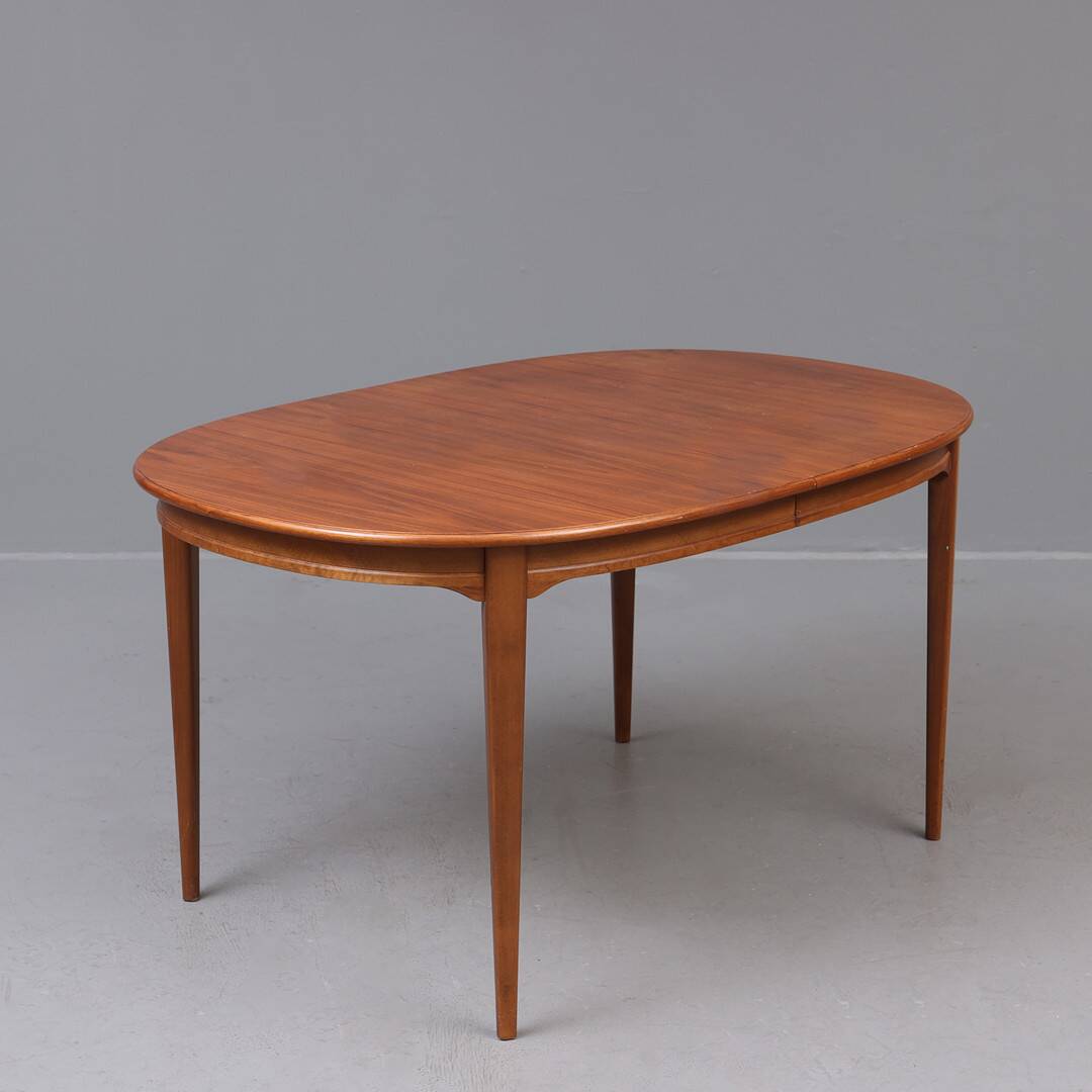 Table à manger vintage ovale en noyer 1960 Suède