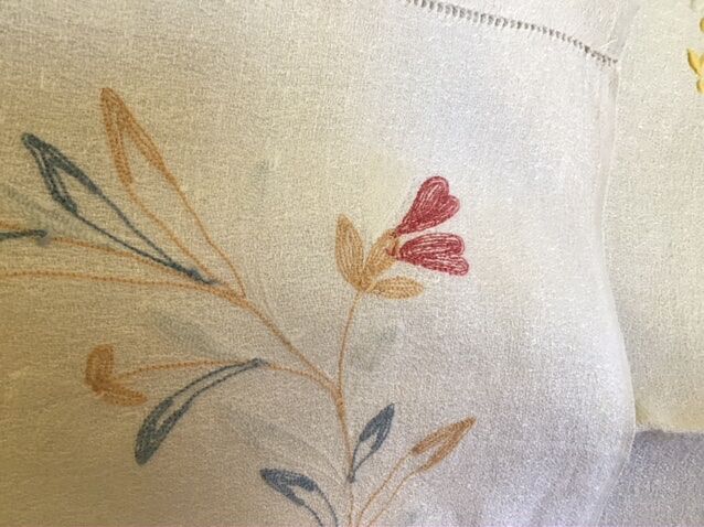 Linen table centre marked "RG" 70cmx84cm