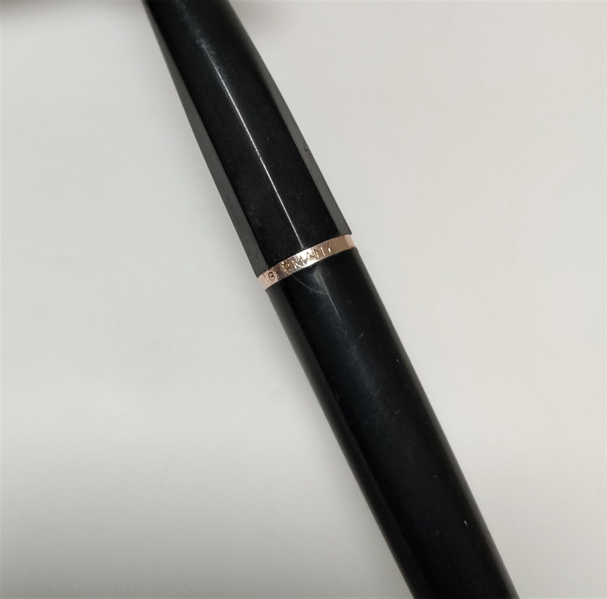 Porte stylo zoomorphe chat bronze patine noir design vintage