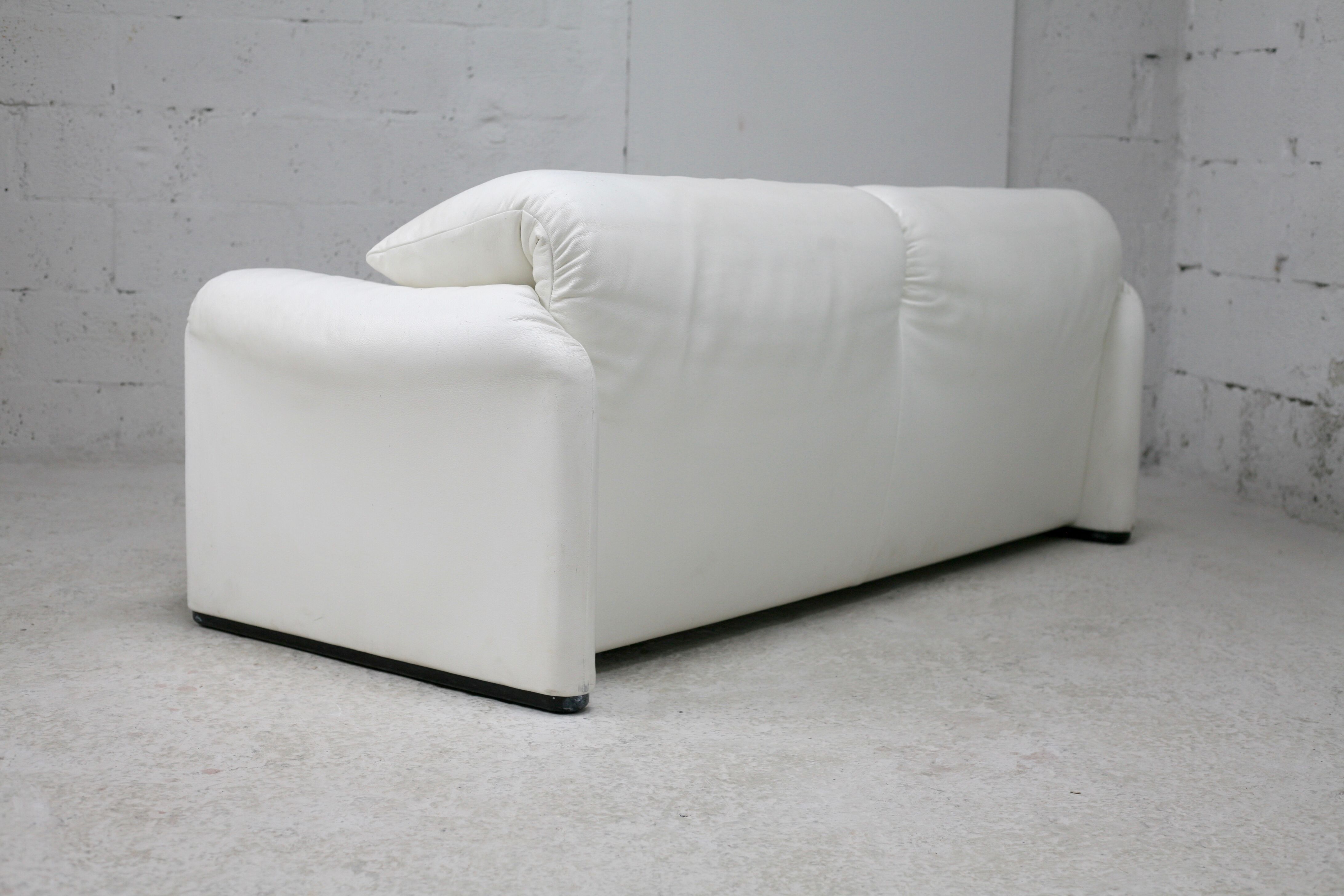 Canapé Maralunga de Vico Magistretti, Cassina, cuir blanc, Italie, circa 1970