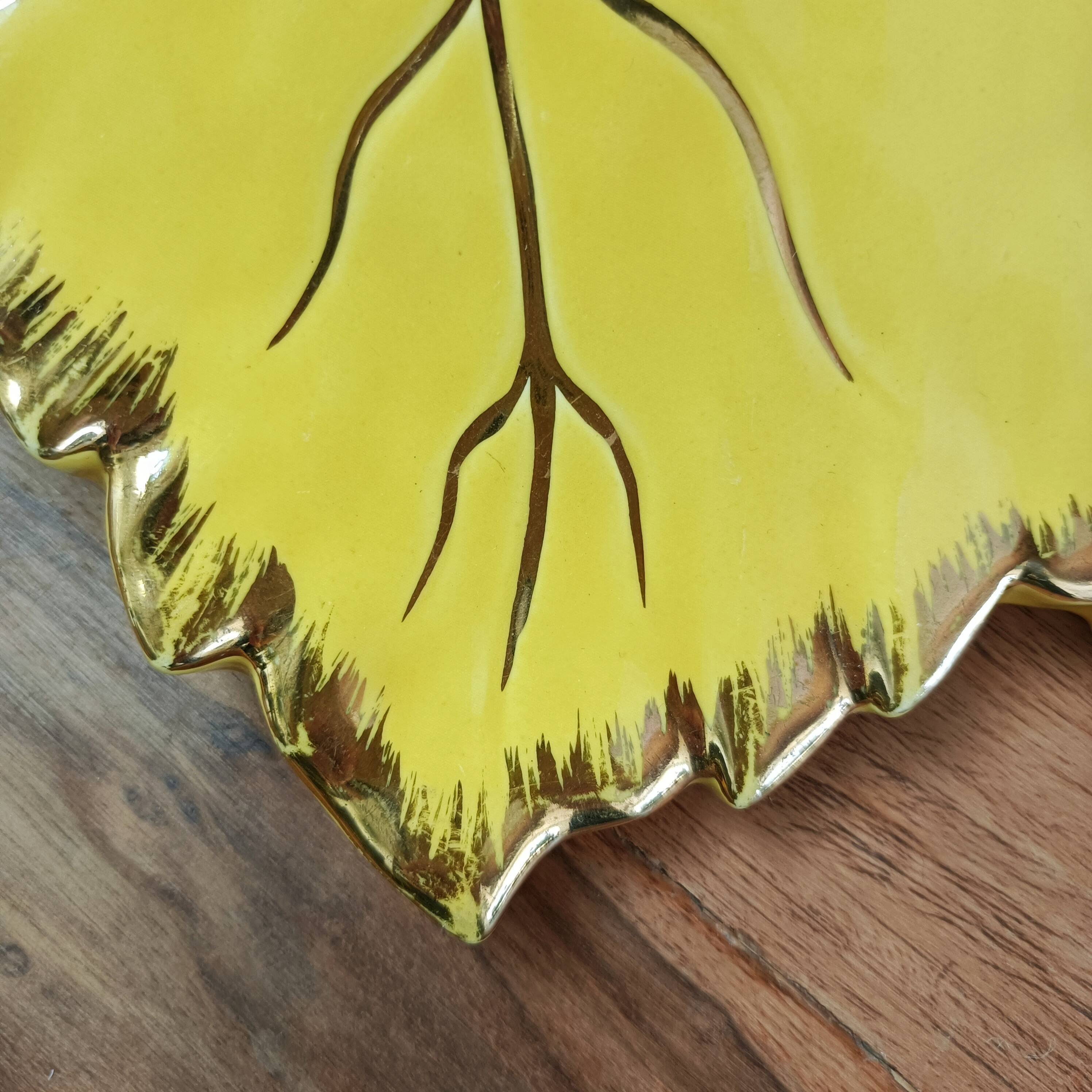 Leaf trivet