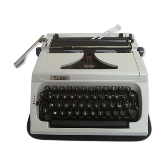 Machine à écrire Erika 150