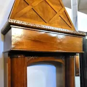 Important architectural fireplace made of solid wood, dating from the 19th century.