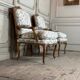 Paire De Fauteuils à La Reine Louis XV En Bois Sculpté Et « chené », XVIIIème Siècle