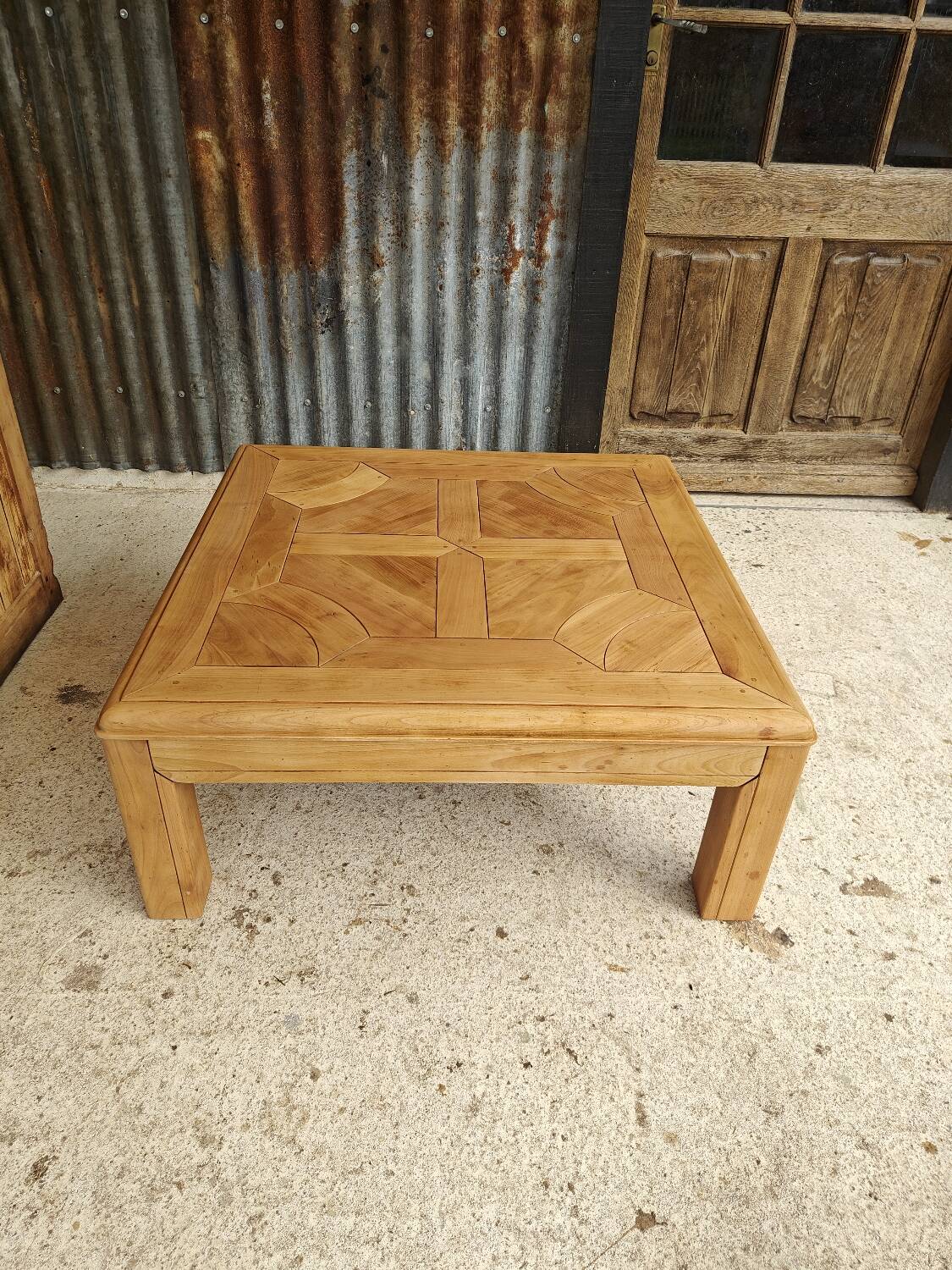 Square coffee table with a drawer in cherry wood.