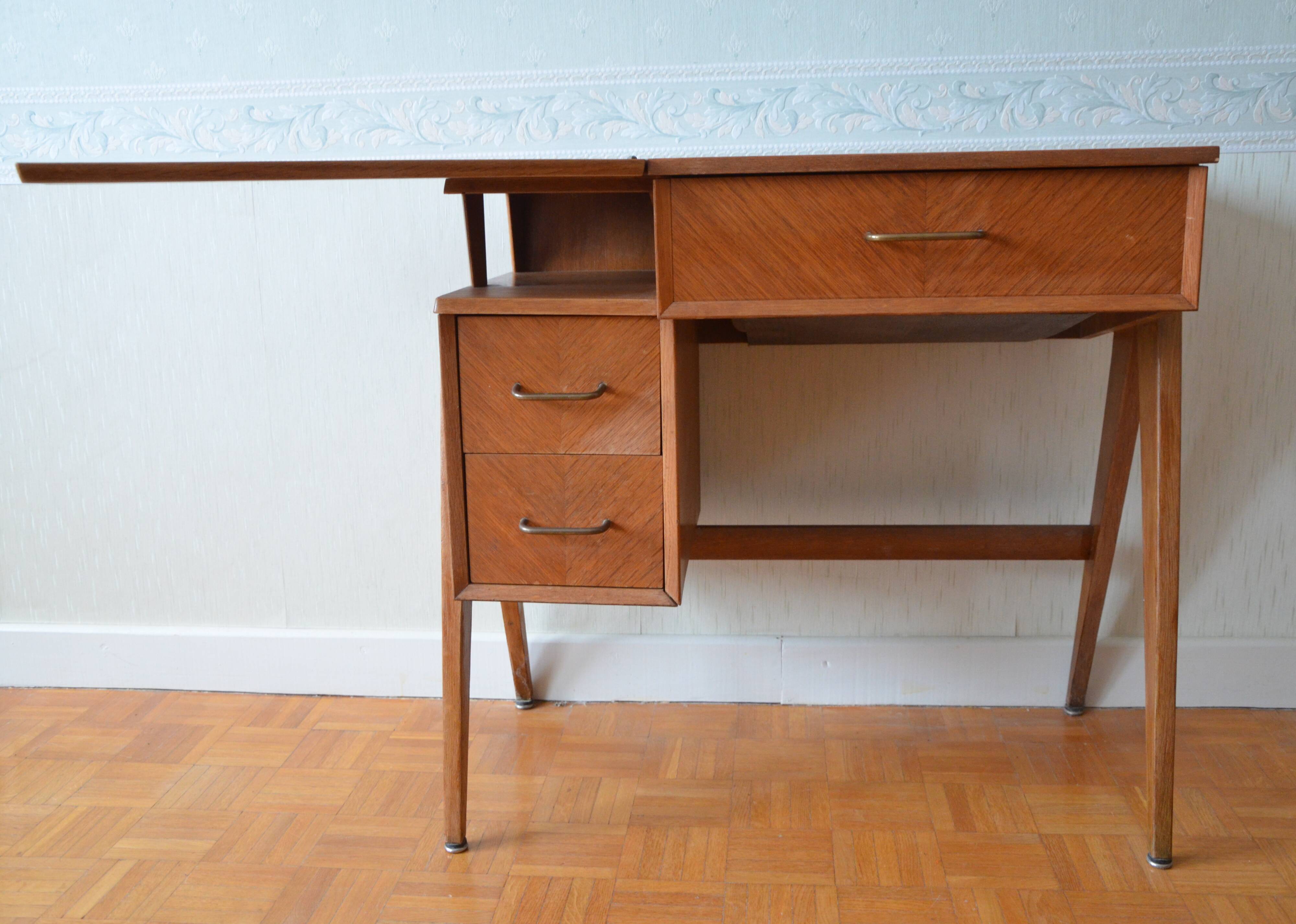 Desk and its Singer integrated sewing machine, 1962