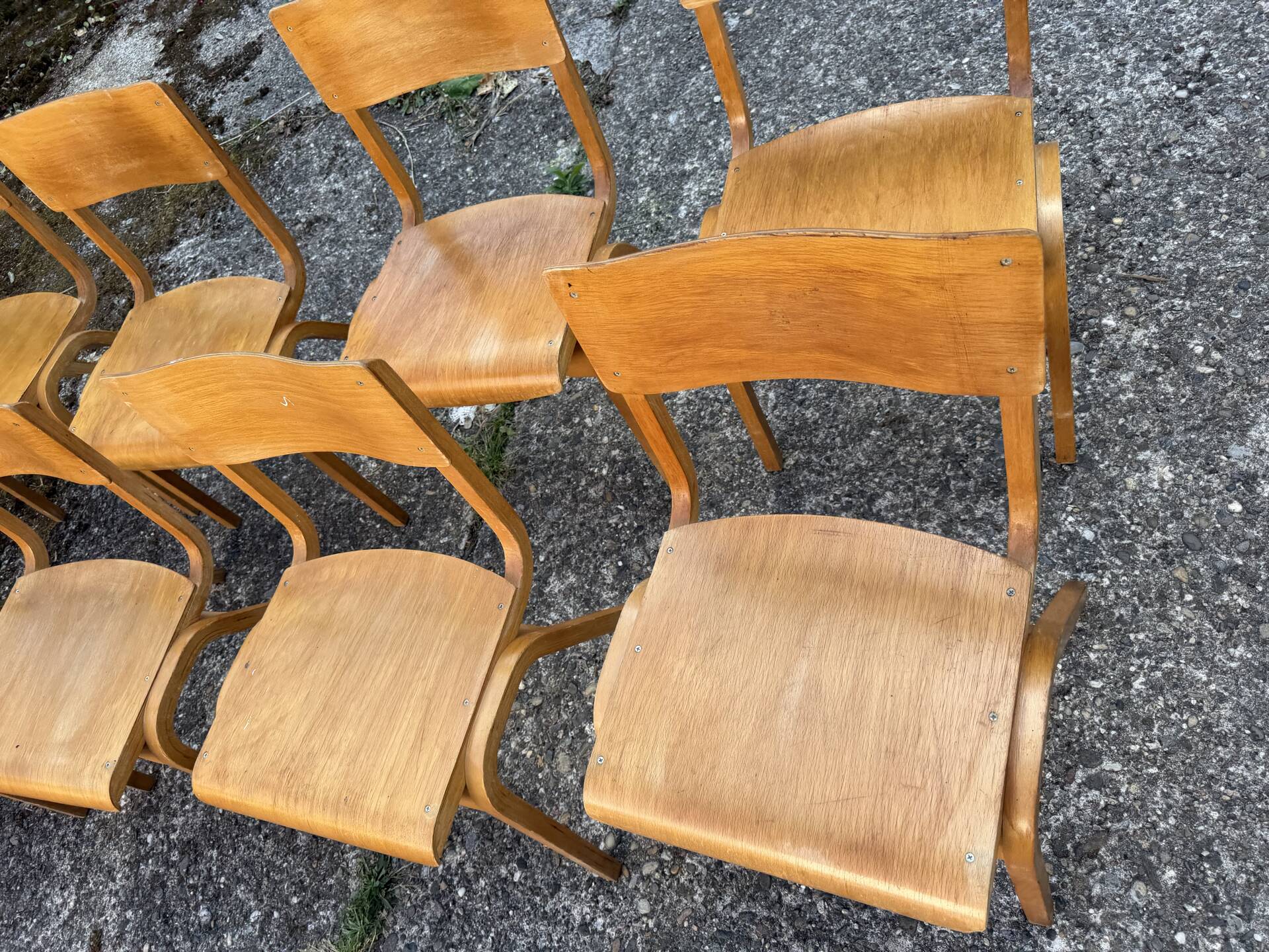 Lot de 50 chaises bistrot empilables vintage 