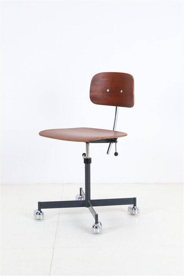 Kevi office chair by Jørgen Rasmussen / Teak / 1960s / Mid-century Danish modern design