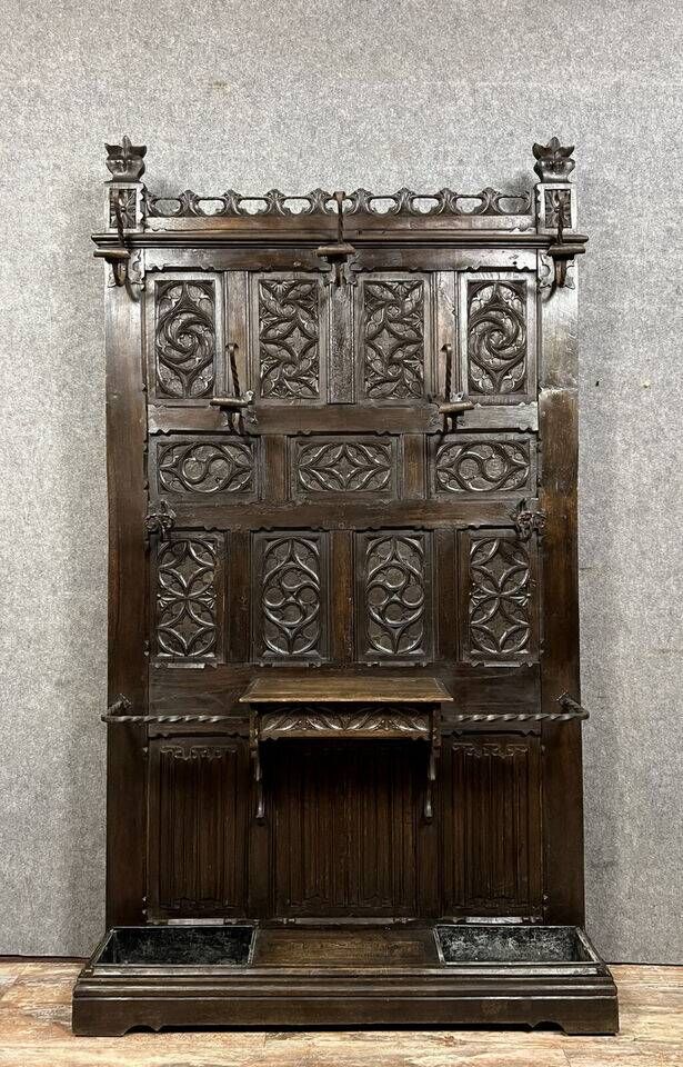 Neo-Gothic coat rack in carved oak, 19th century