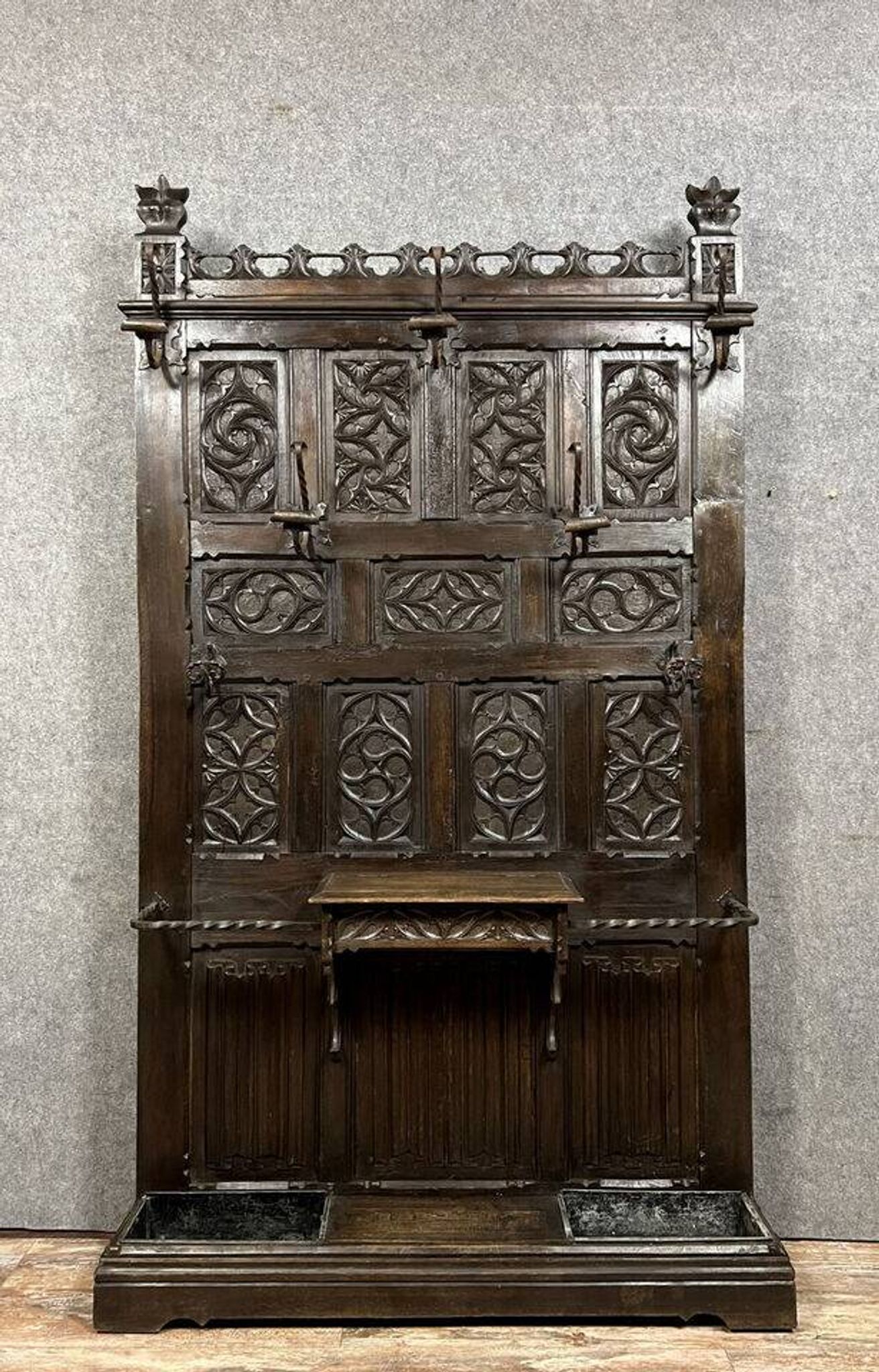 Neo-Gothic coat rack in carved oak, 19th century