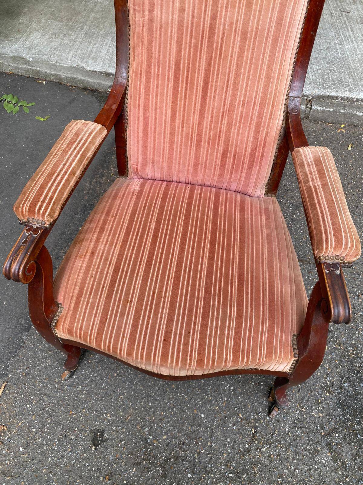 Louis Philippe Voltaire armchair from the 19th century in solid mahogany.