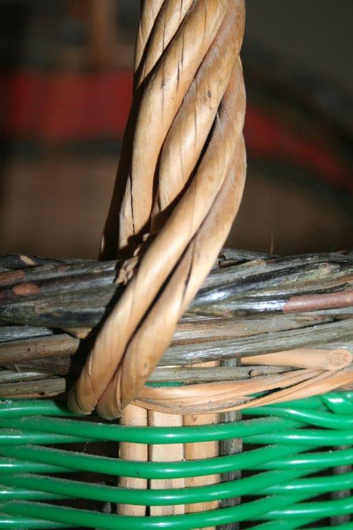 Basket wicker and scoubidou