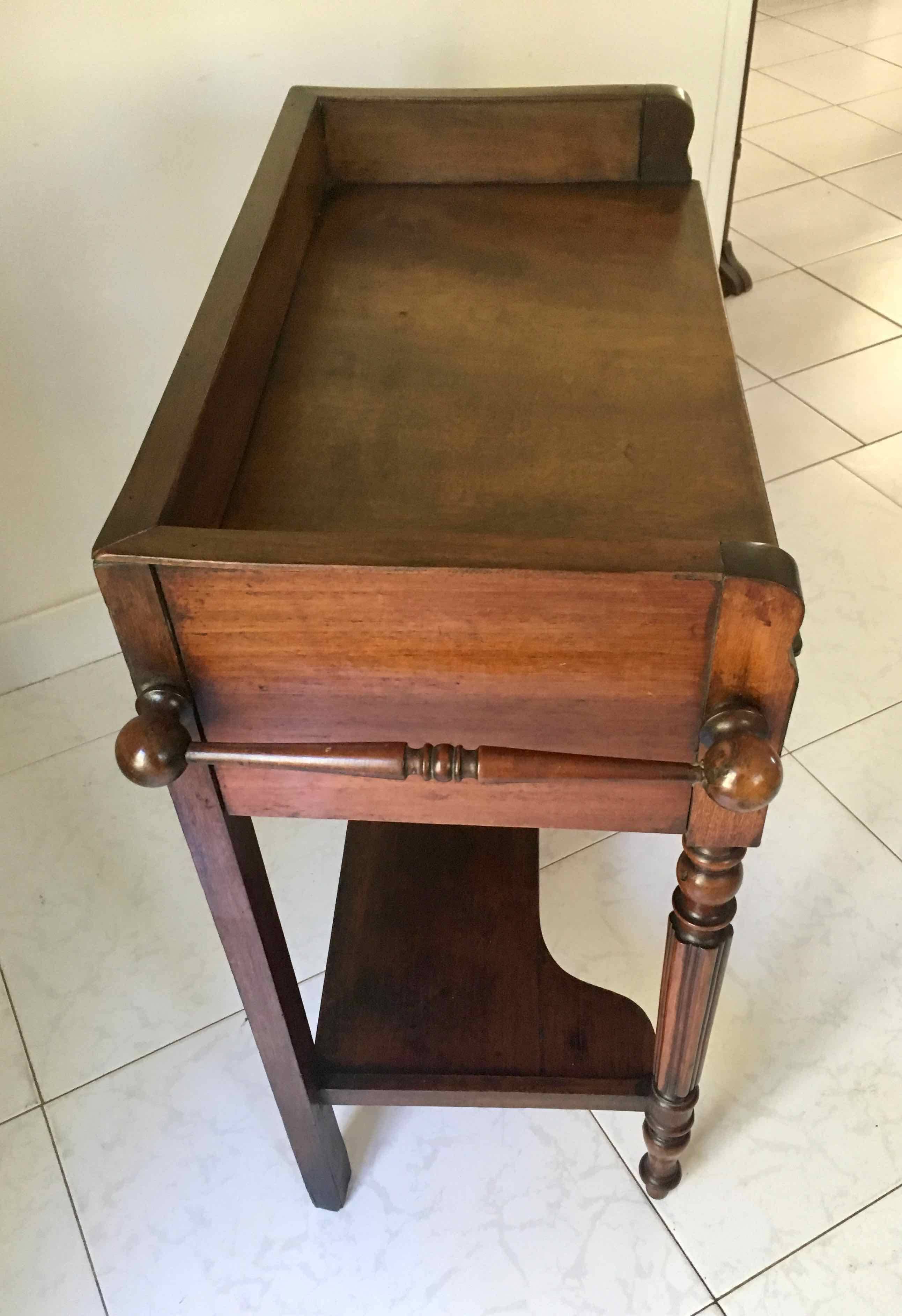 Table de toilette ou console