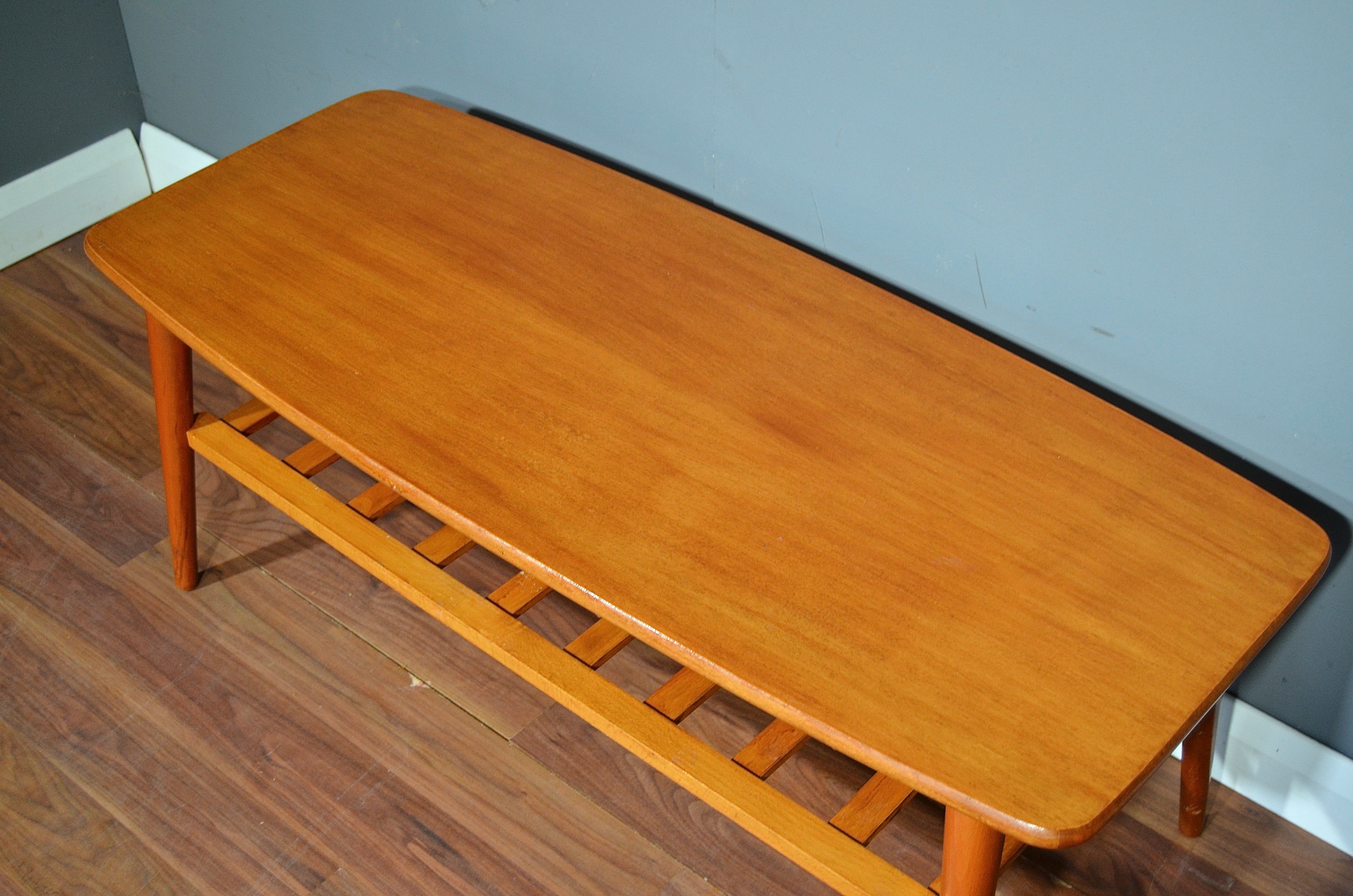 Table basse à deux niveaux en teck