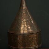 Oriental tagine in copper or brass with its 20th century engraved lid