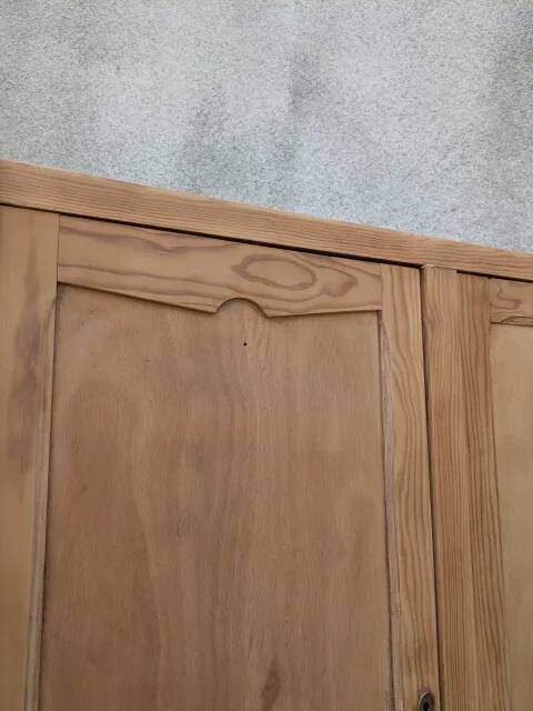 Cabinet with tapered legs