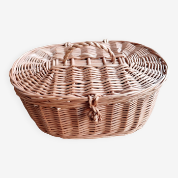 Wicker chest