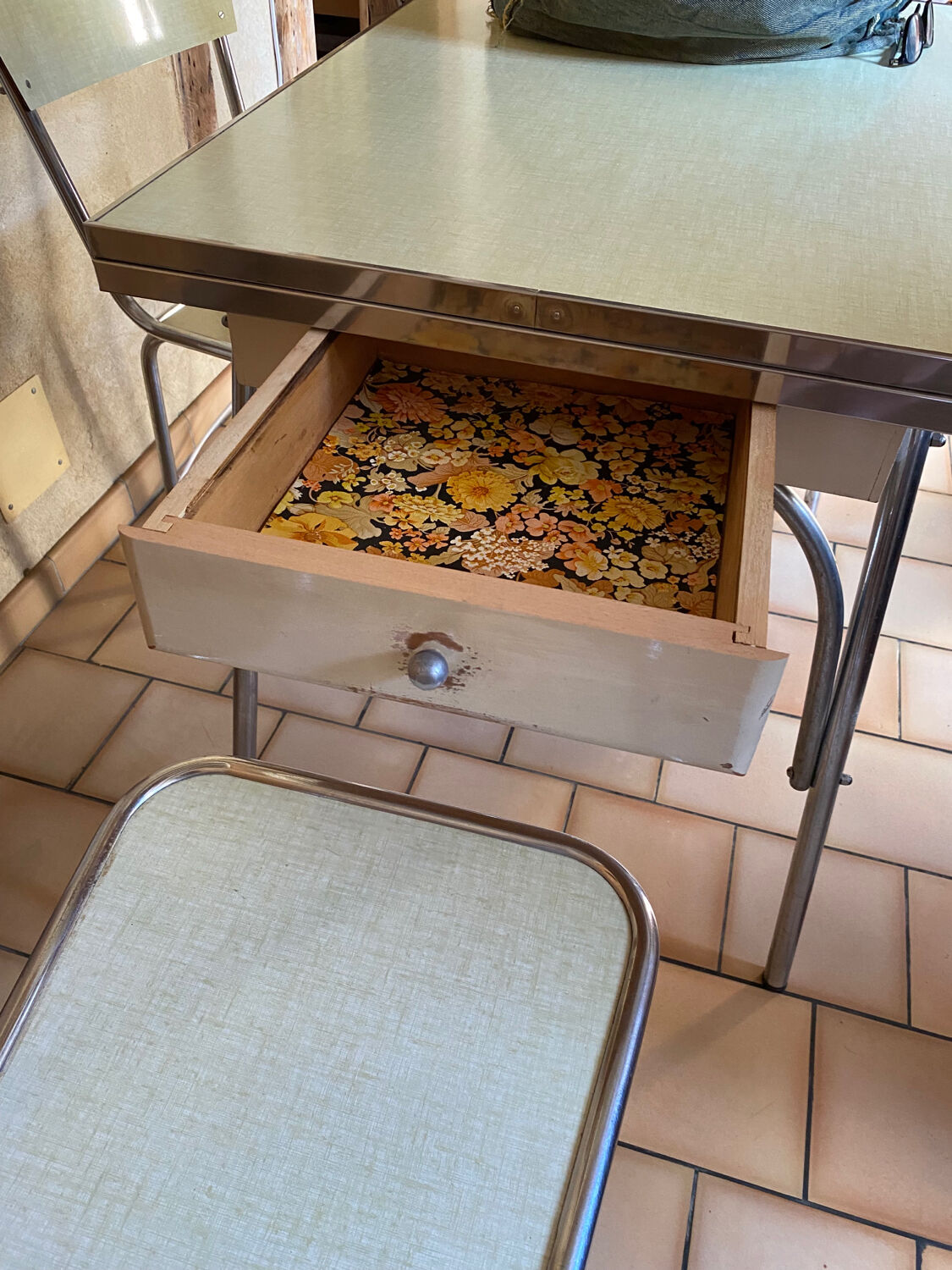 Table and chairs set in formica year 50