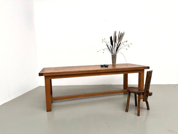 Grande table de ferme moderniste en hêtre massif, plateau épais chevillé