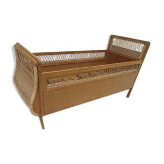 Baby bed in wood and wicker/rattan with compass  feet, vintage 1950/1960