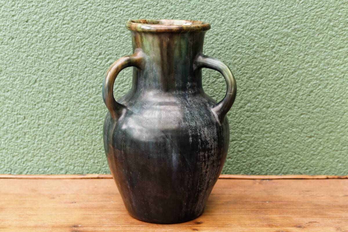 Beauvais sandstone vase