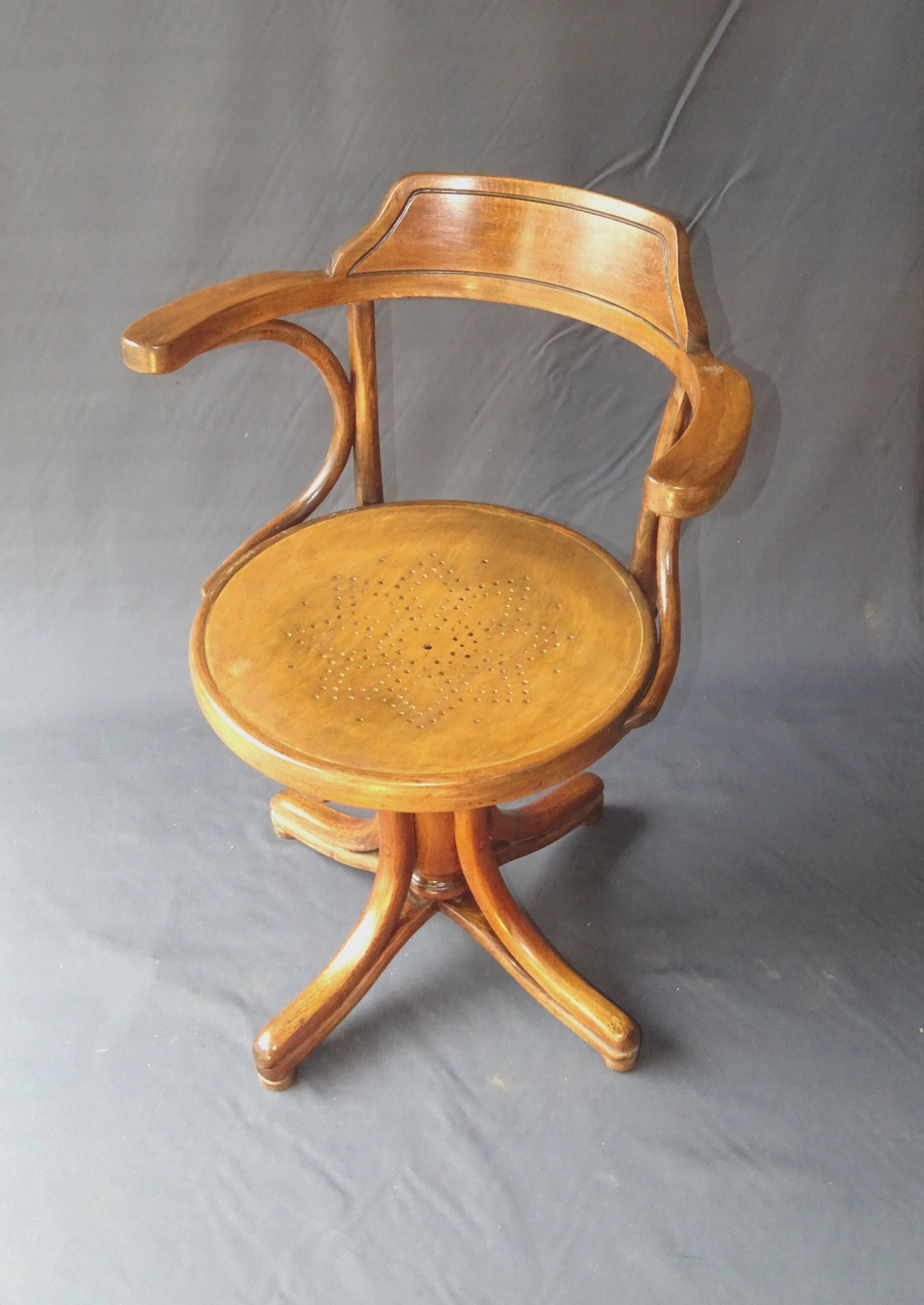 Thonet 1900 Seating Star