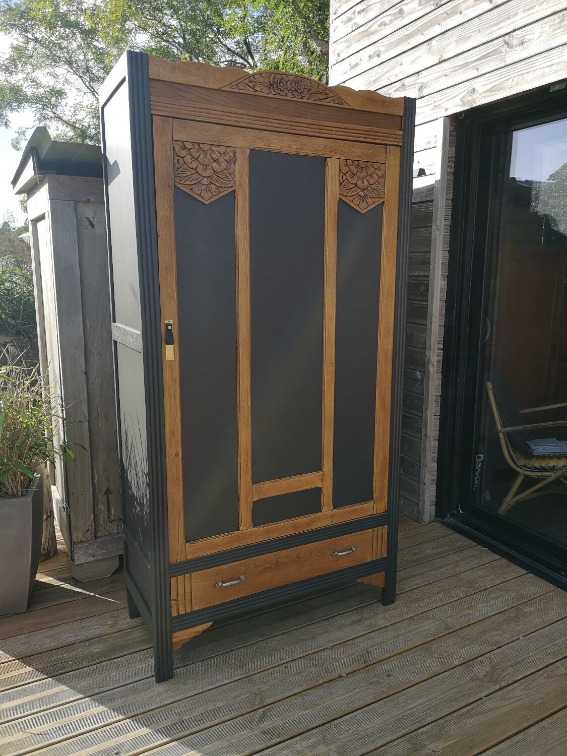 Vintage cabinet cabinet