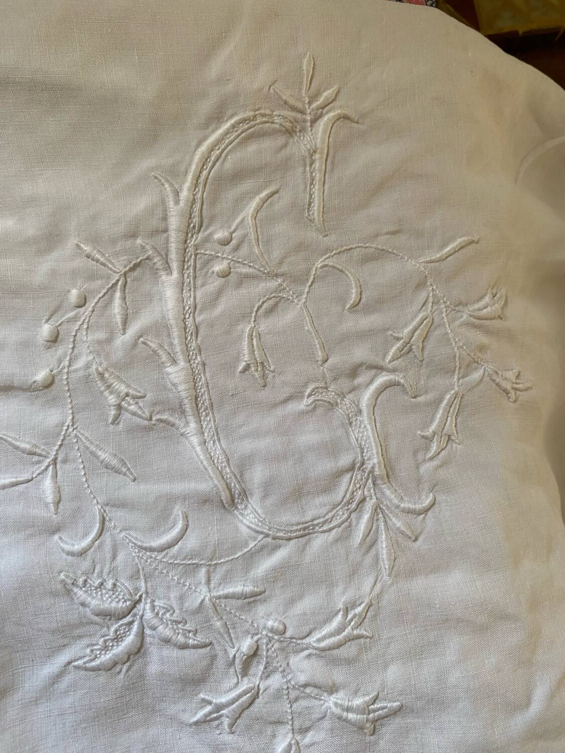 Drap de trousseau monogramme RC vers 1900.