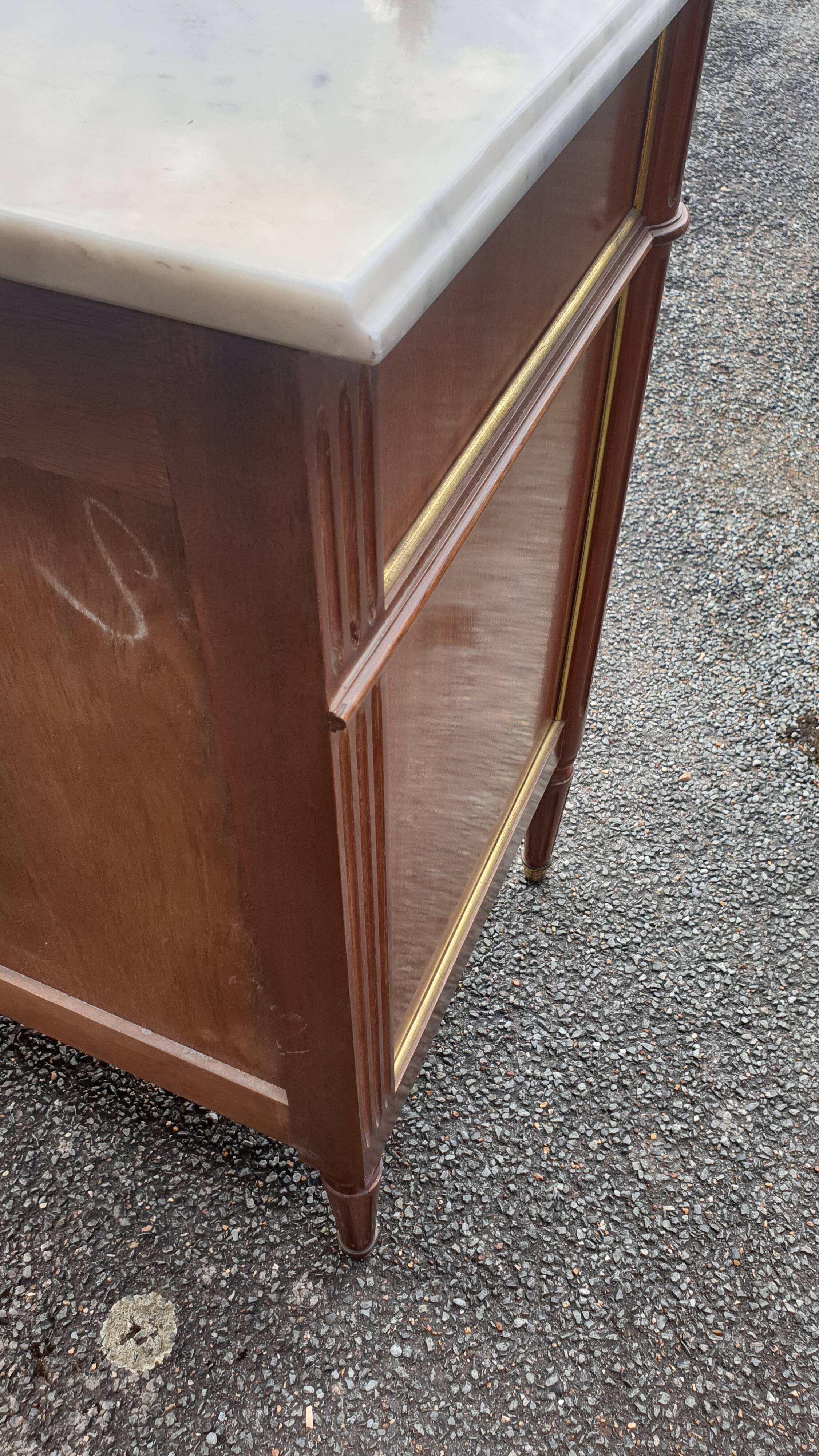 Louis XVI accajou chest of drawers and white marble