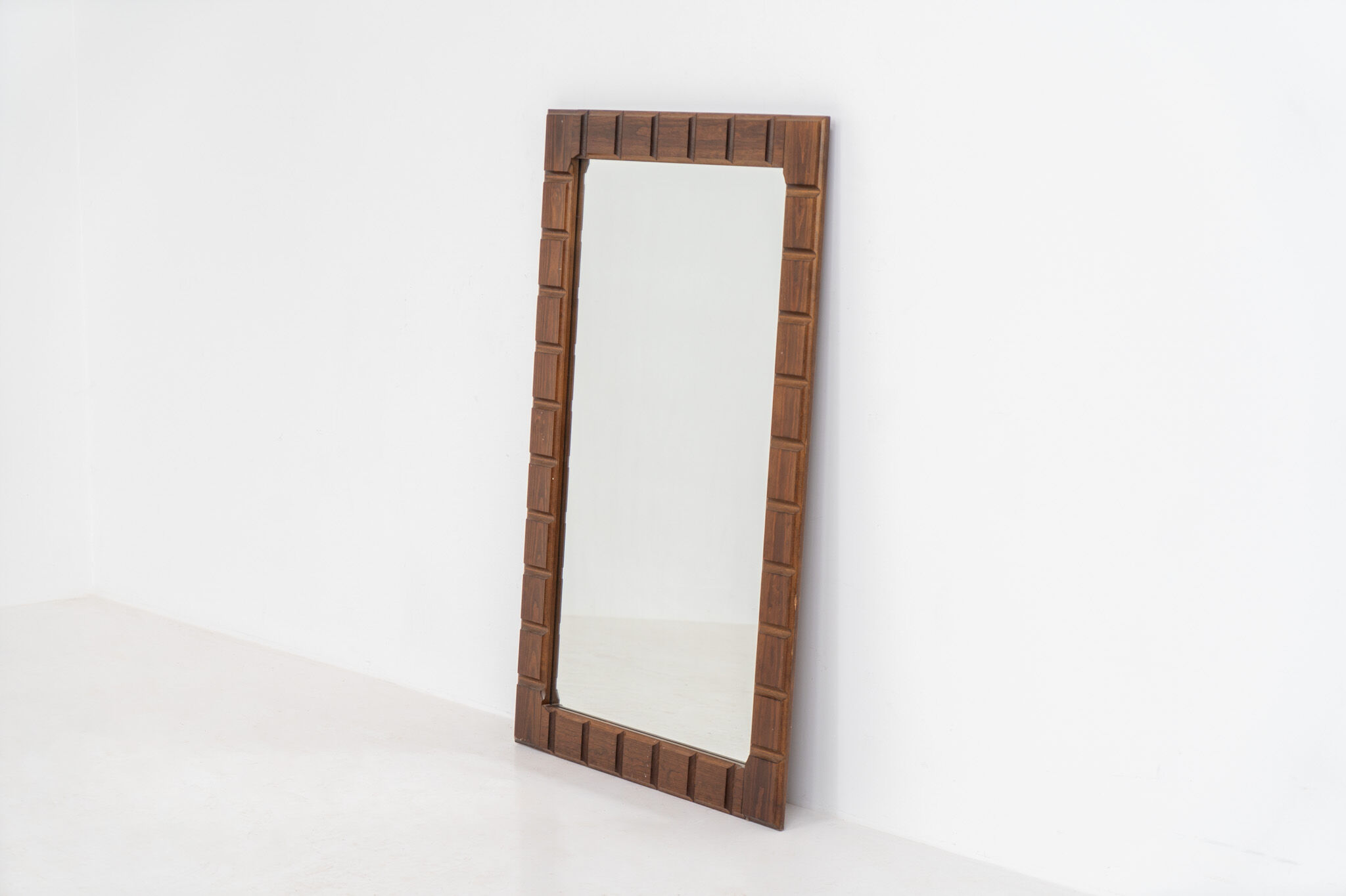 Miroir mural graphique sculptural